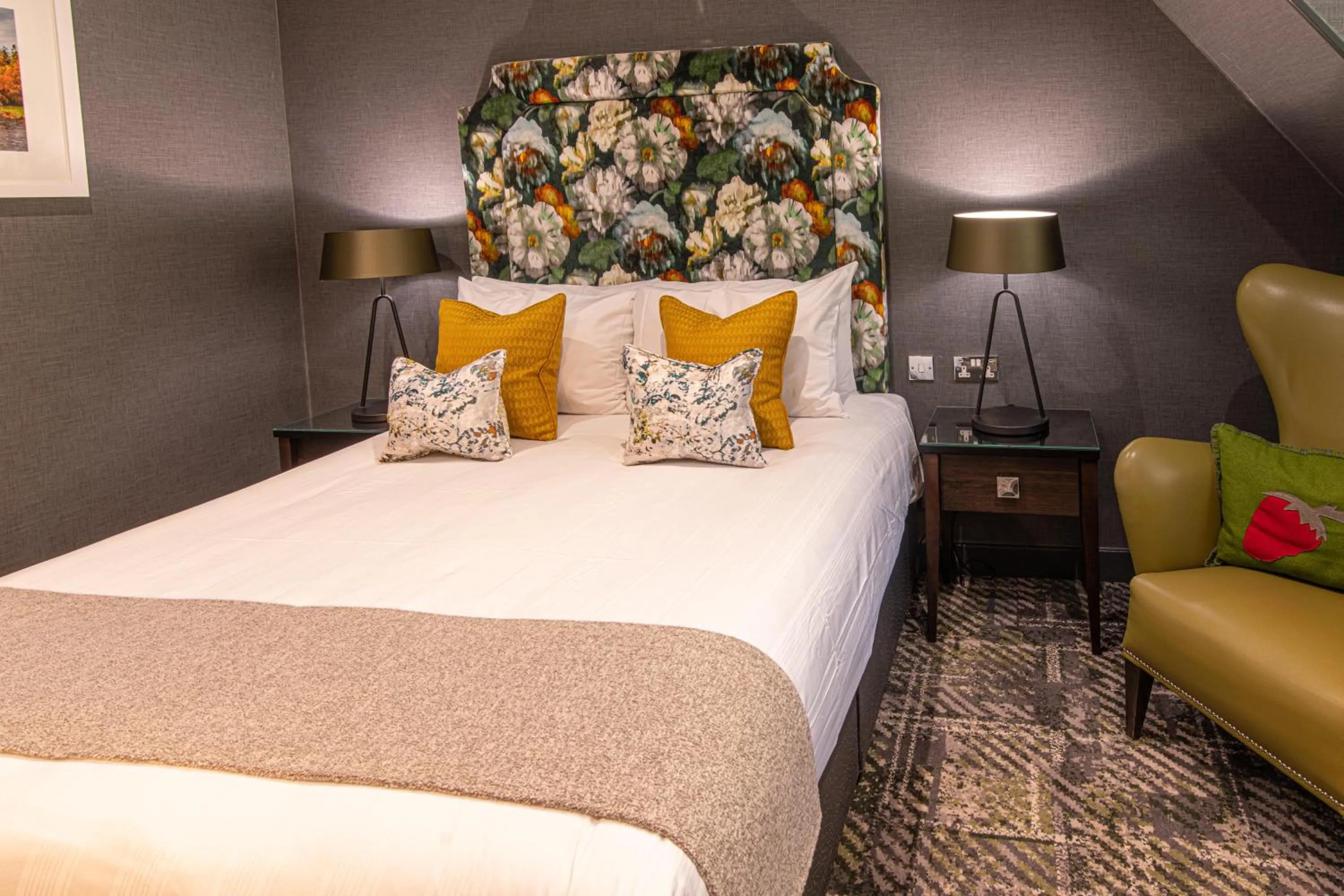 Living room, Bed in Dunkeld House Hotel