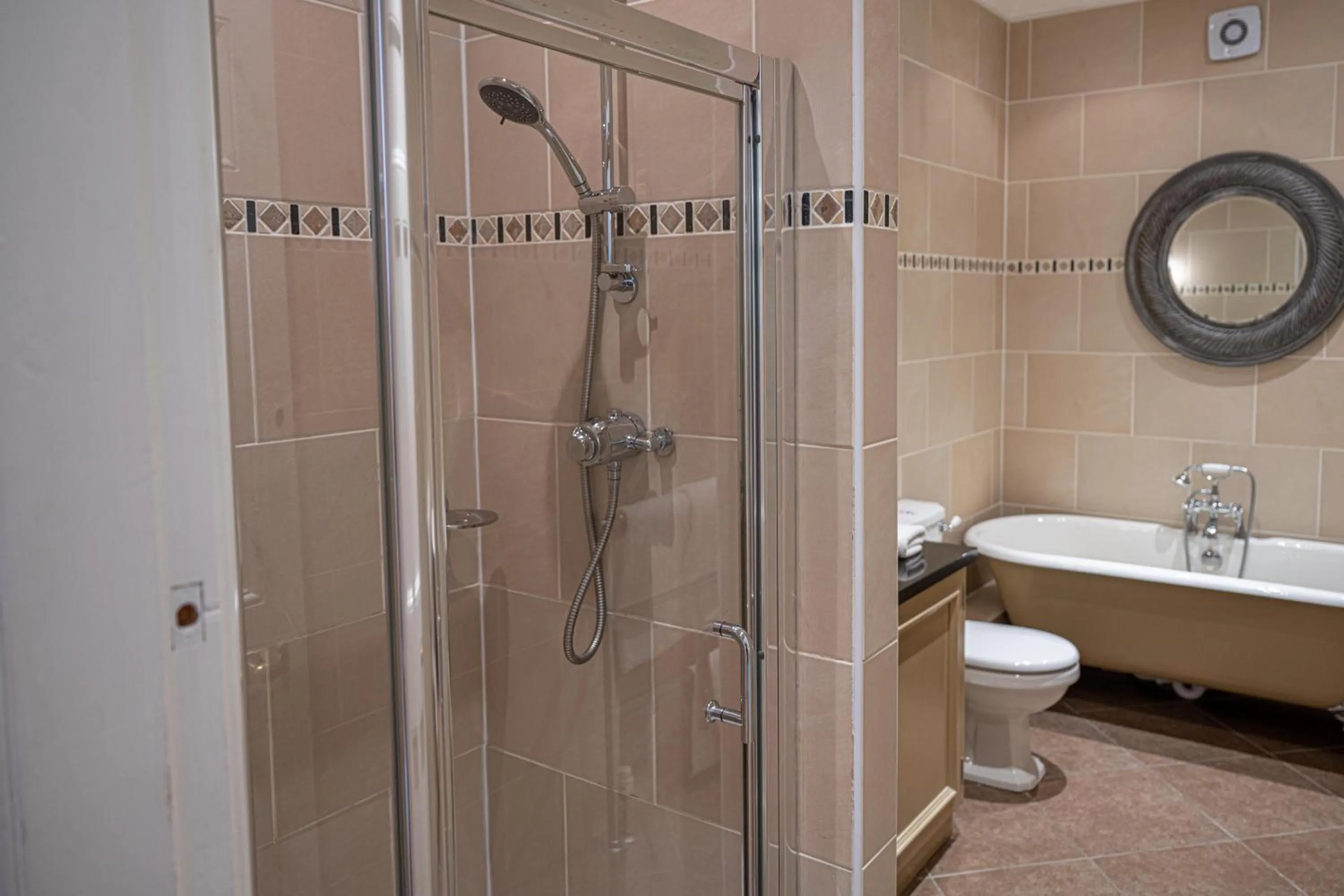 Shower in Dunkeld House Hotel