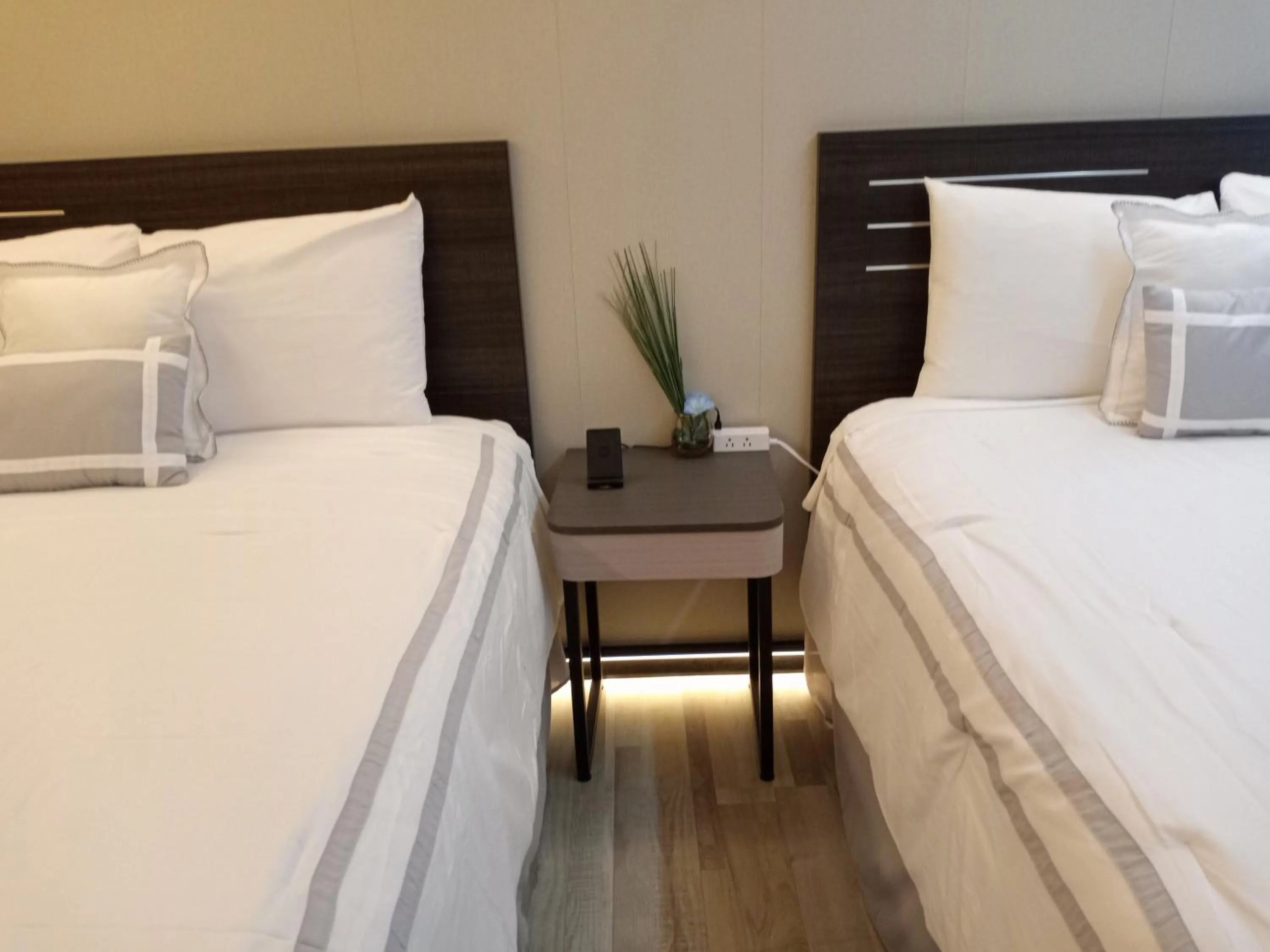 Bed in Mountain View Motel