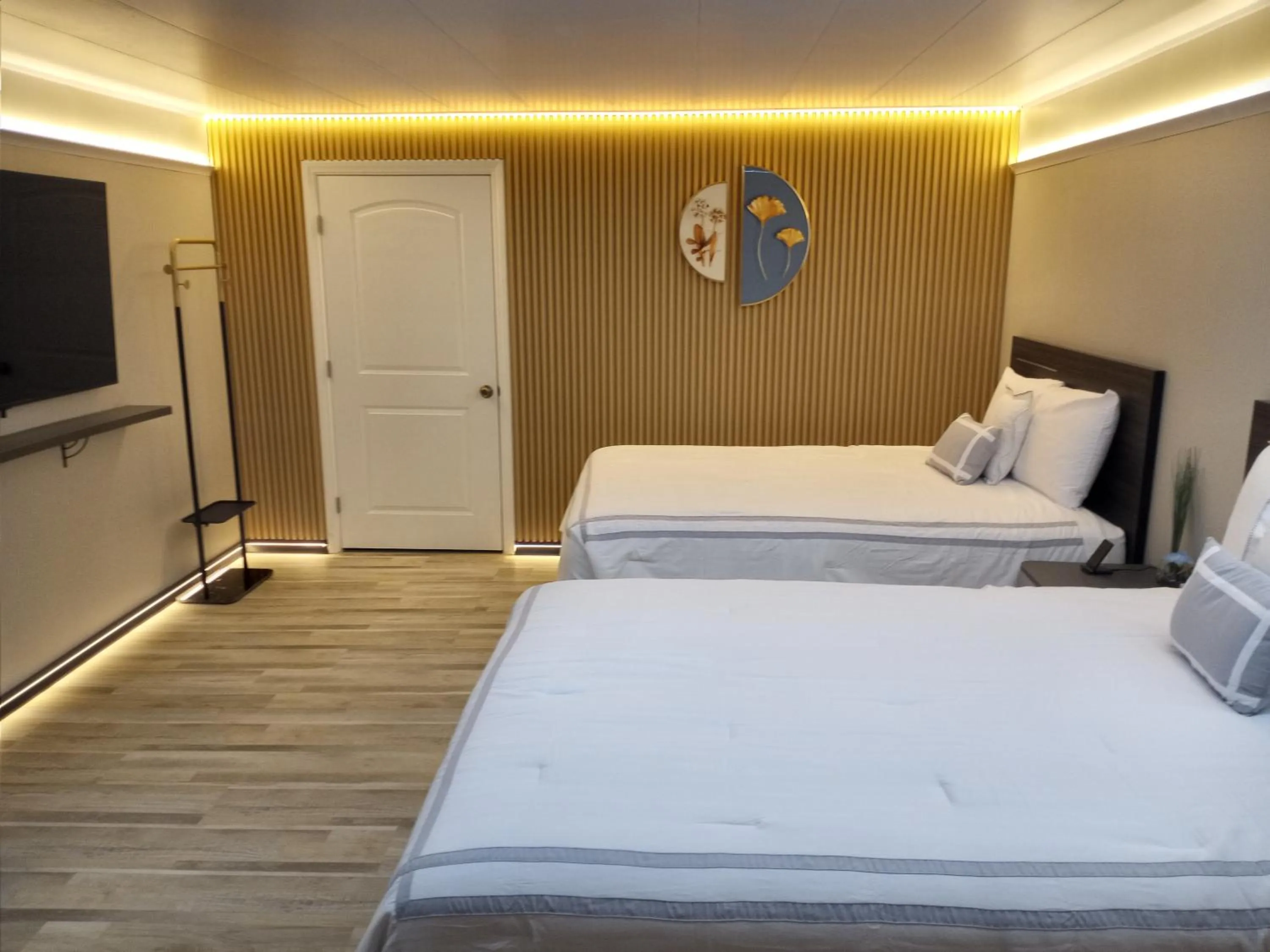 Bed in Mountain View Motel