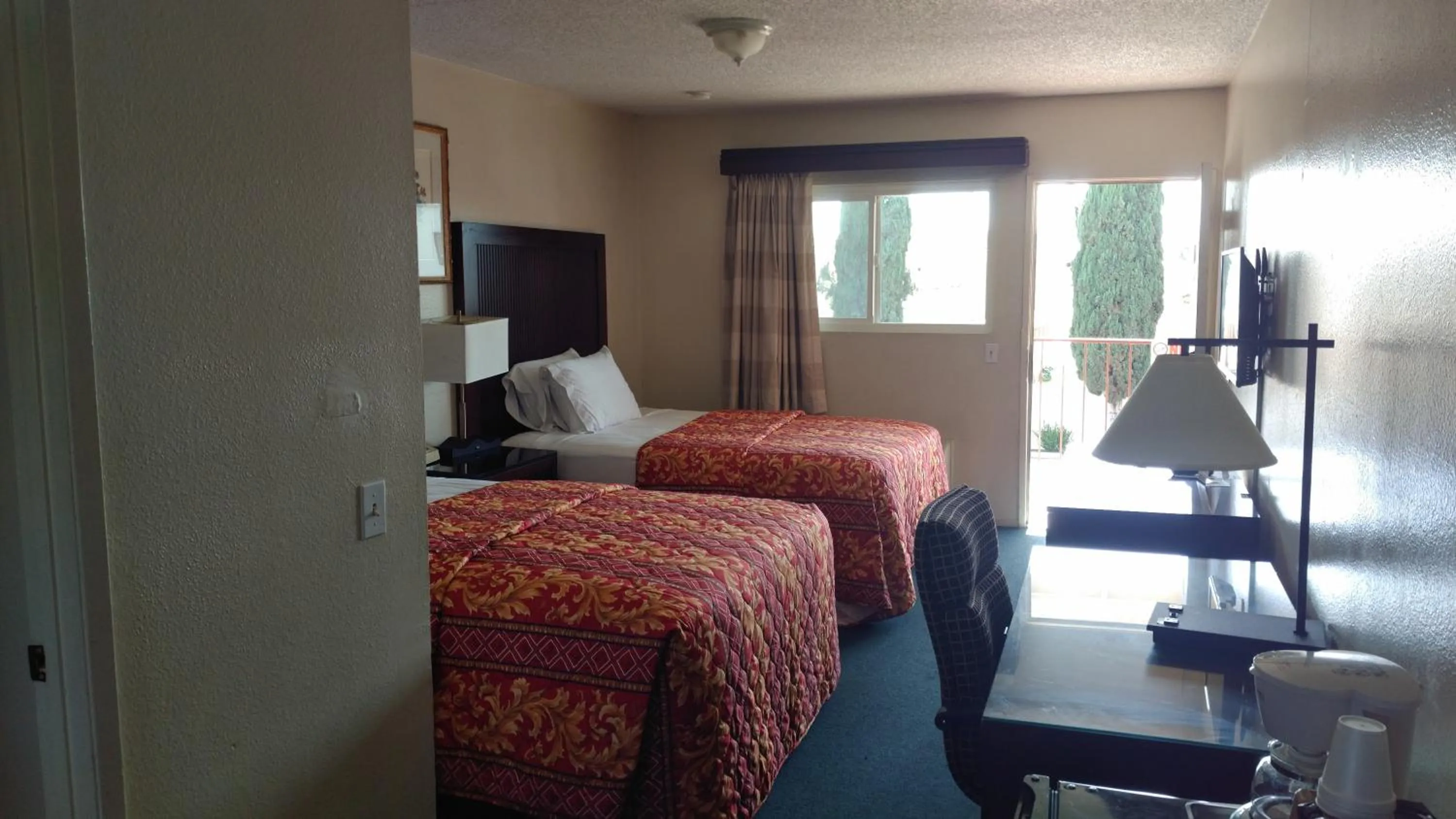 Bedroom, Bed in Valley Hotel