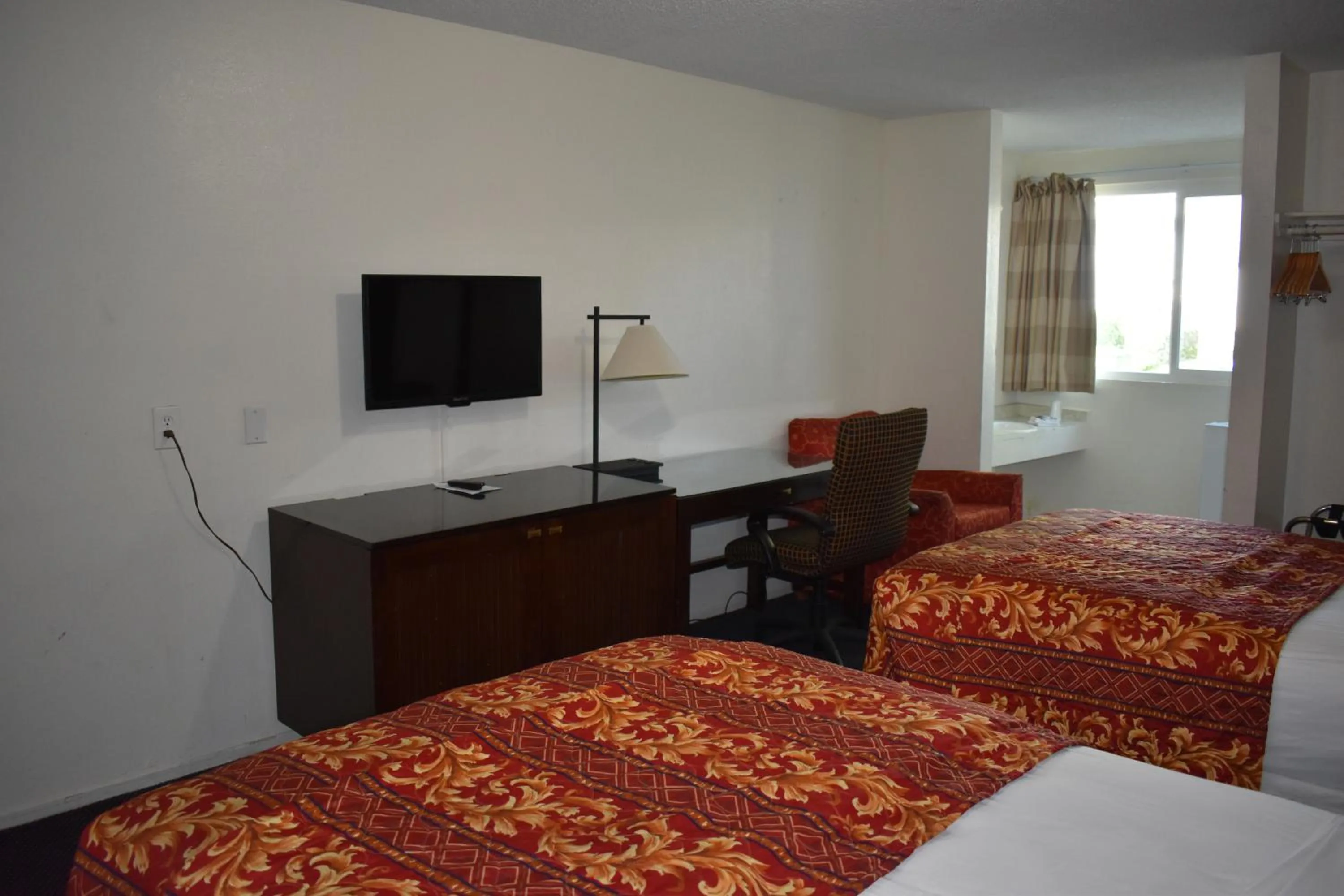 Photo of the whole room, Bed in Valley Hotel