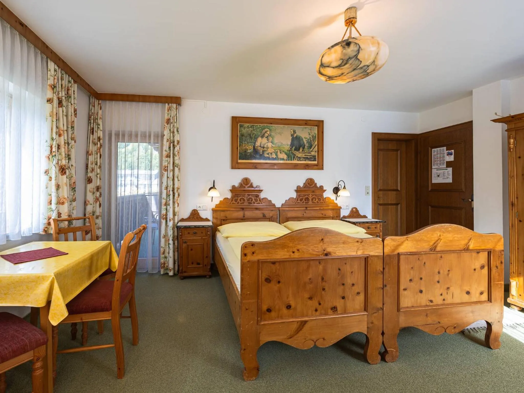 Photo of the whole room, Bed in Gästehaus Bleiweis-Zehentner