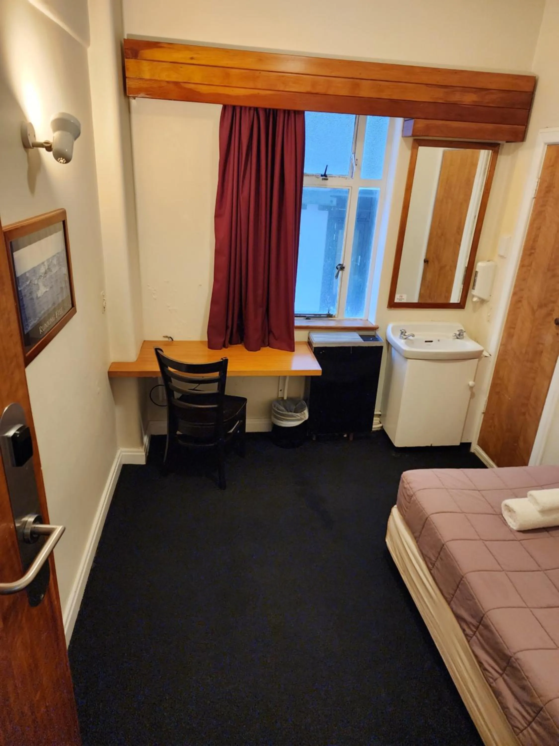 Photo of the whole room, Bed in Hotel Waterloo & Backpackers