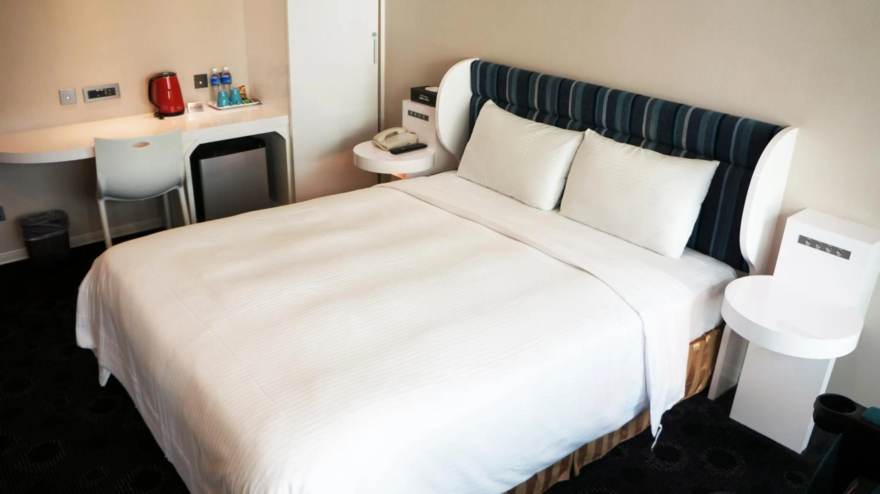 Bed in Ximen Airline Hotel