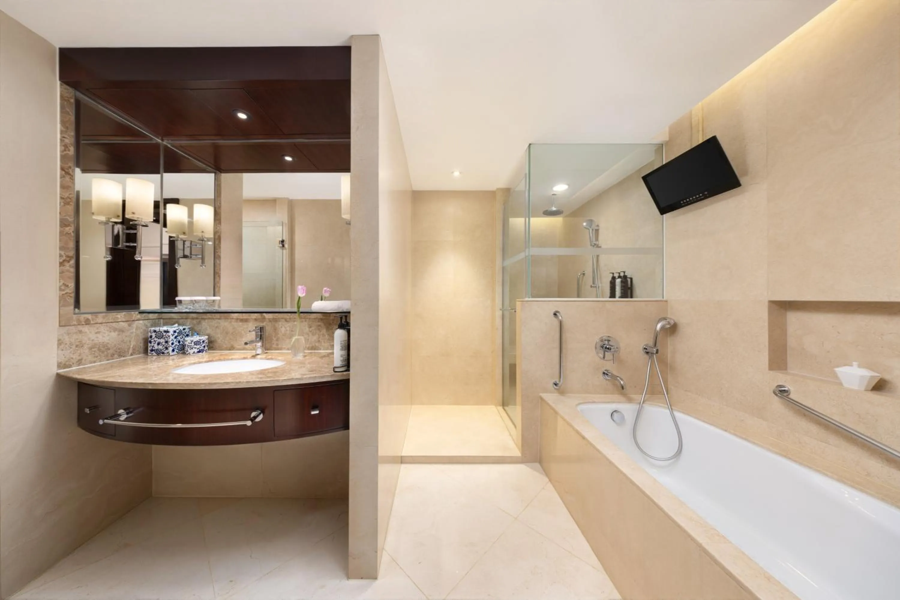 Toilet in Shangri-La Xian