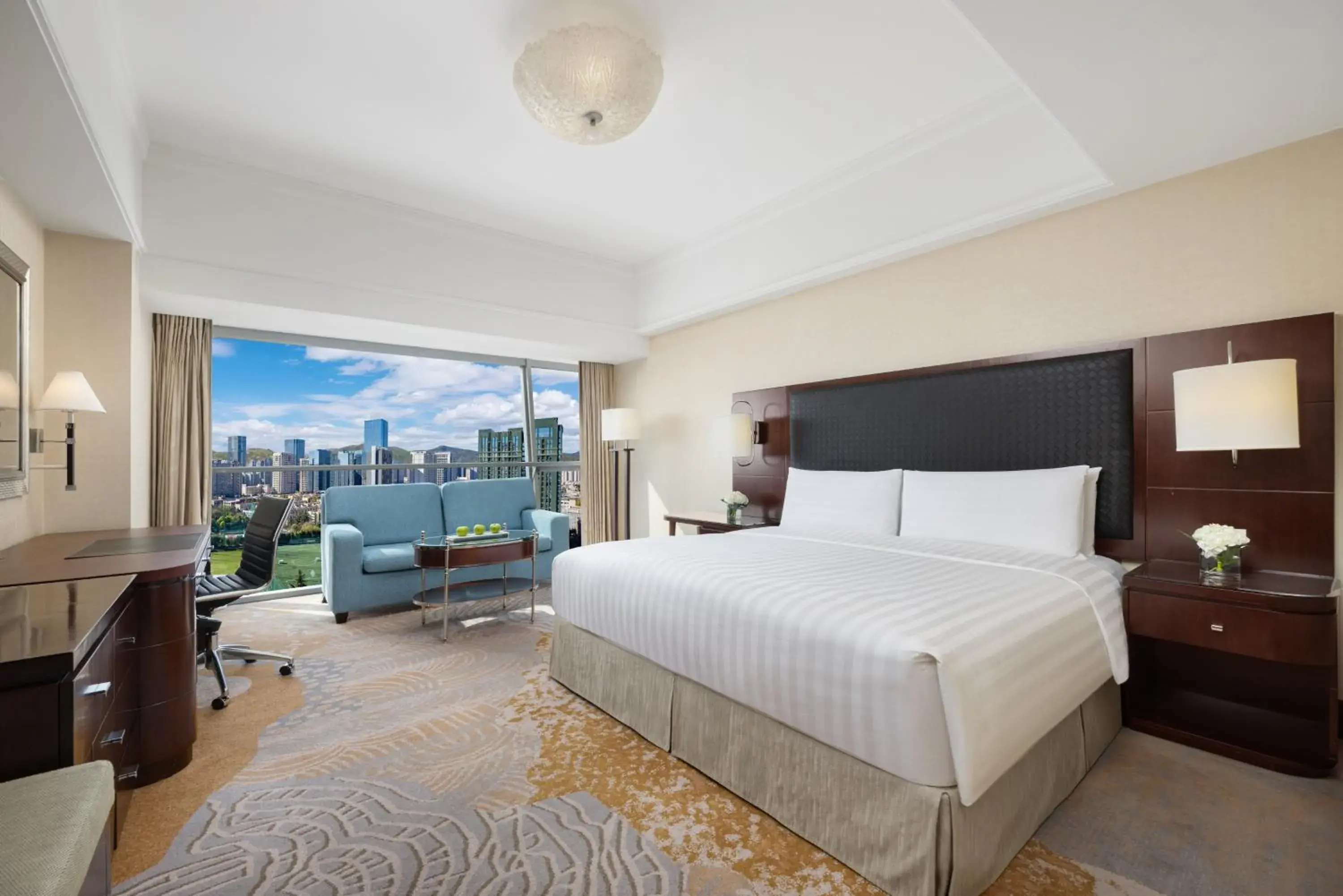 Horizon Club Double Room in Shangri-La Xian Horizon Club Double Room in Shangri-La Xian