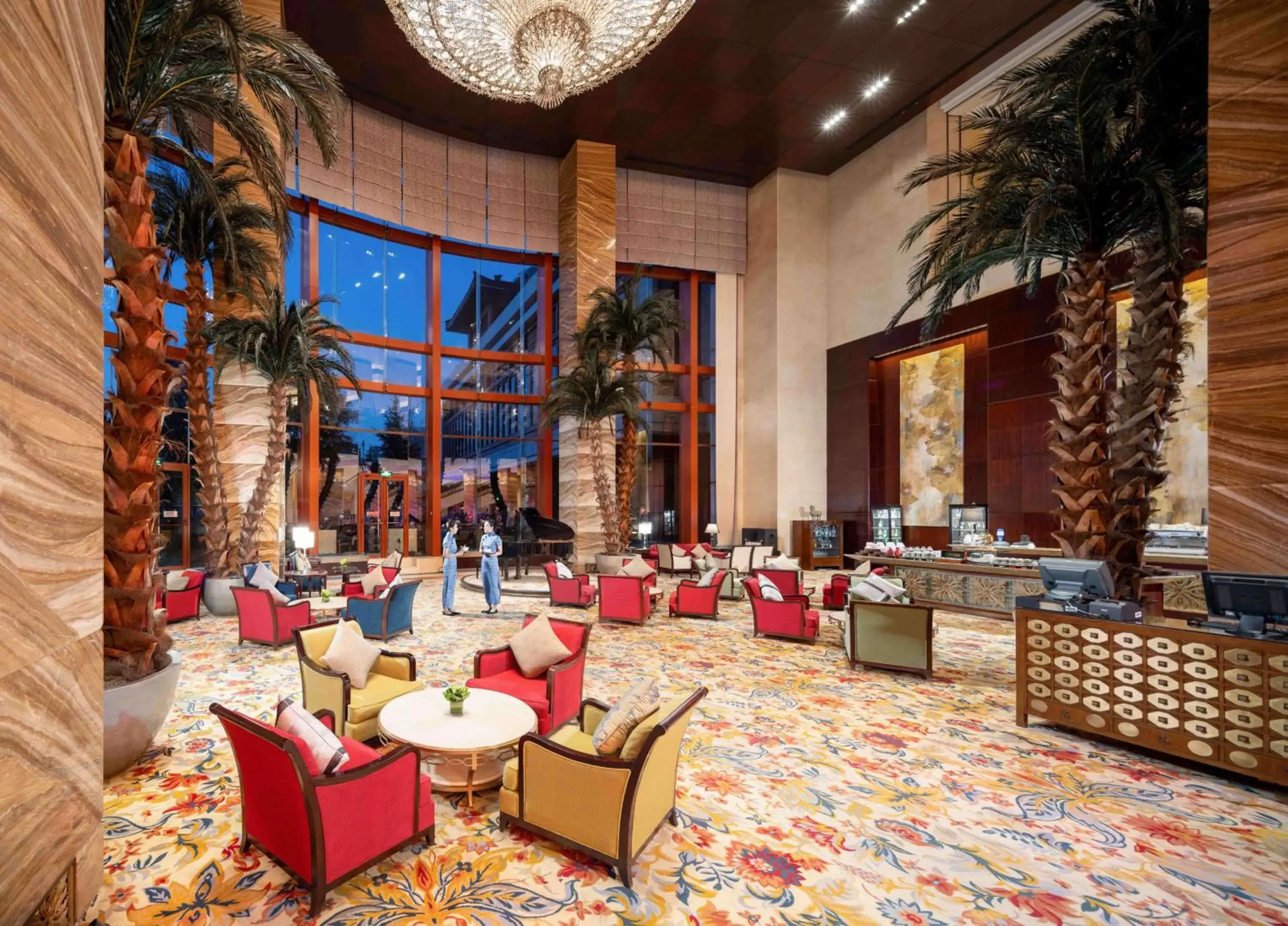 Lounge or bar in Shangri-La Xian Lounge or bar in Shangri-La Xian