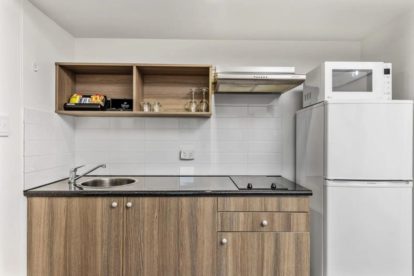 Kitchen or kitchenette in Novotel Darwin CBD