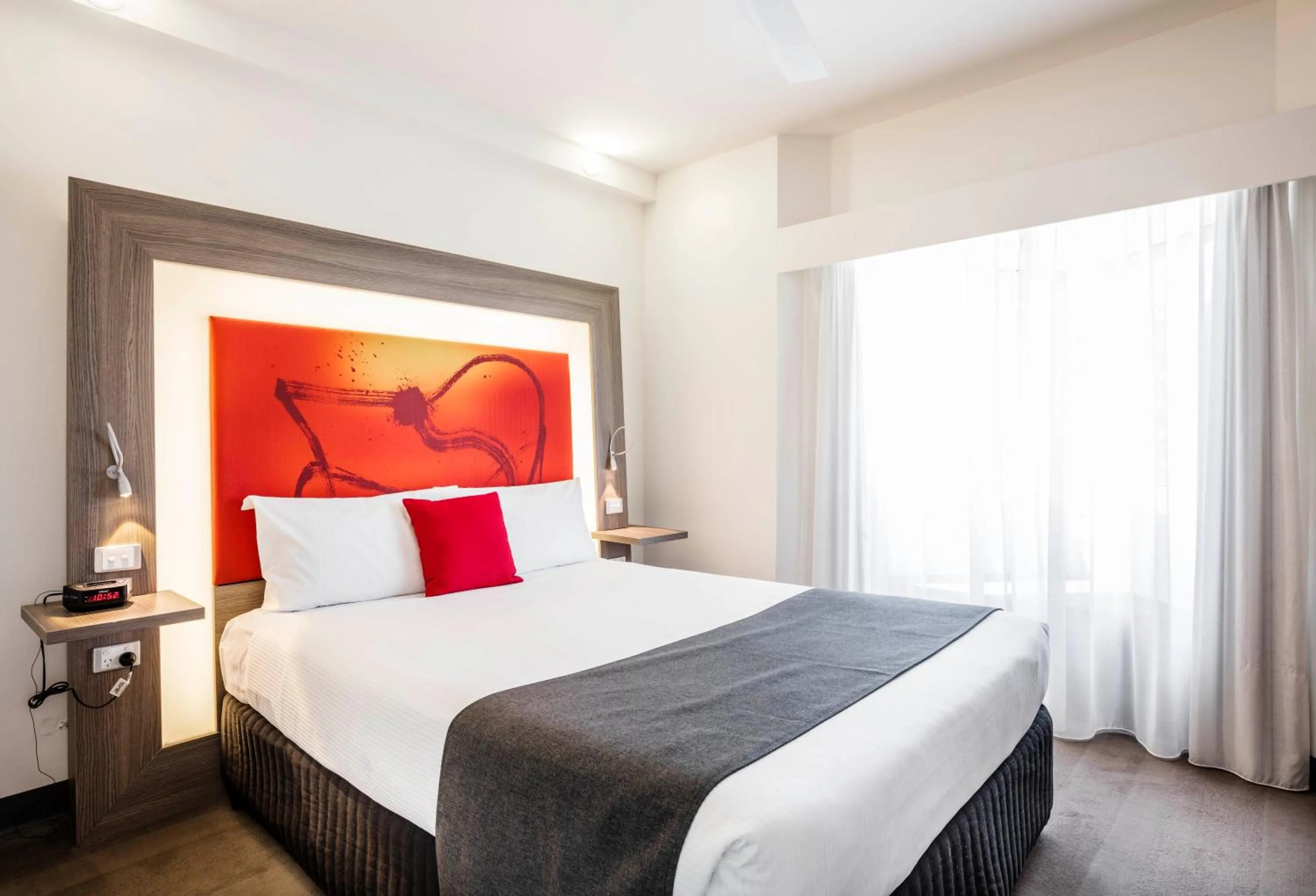 Bed in Novotel Darwin CBD