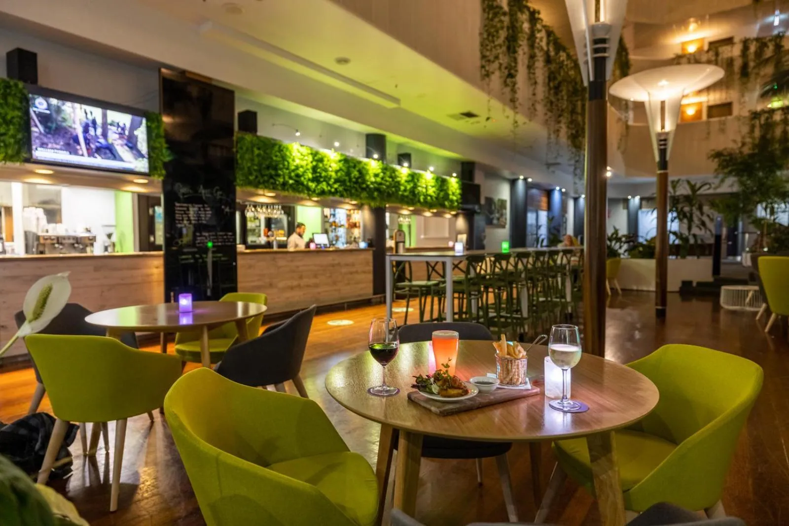 Restaurant/places to eat in Novotel Darwin CBD