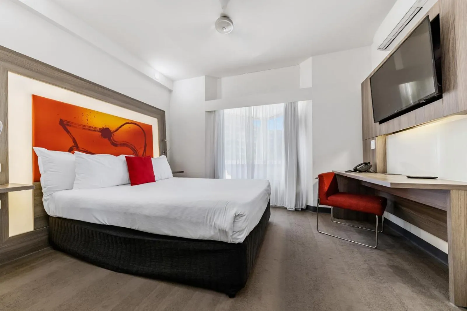 Bed in Novotel Darwin CBD