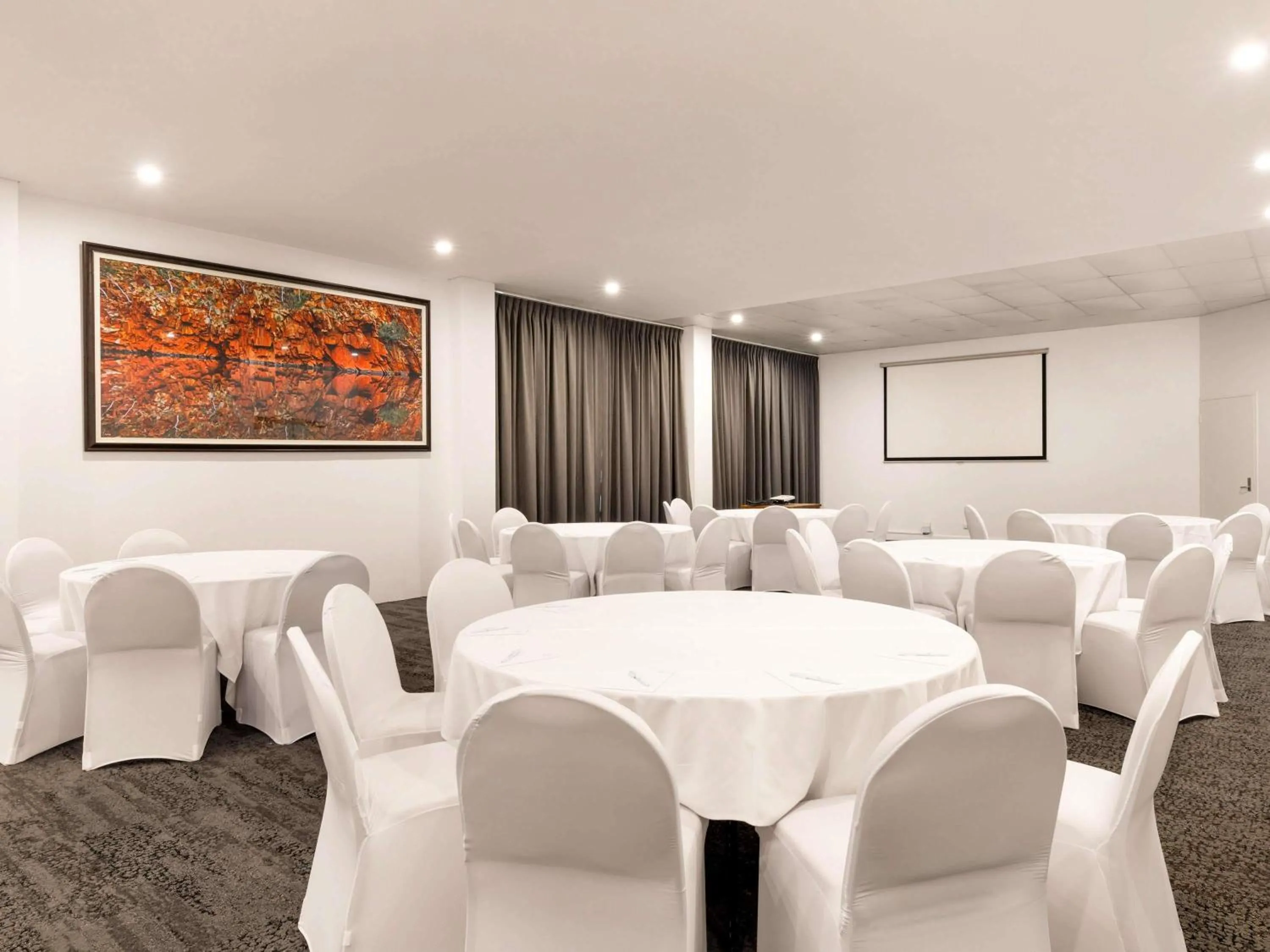 Meeting/conference room in Novotel Darwin CBD