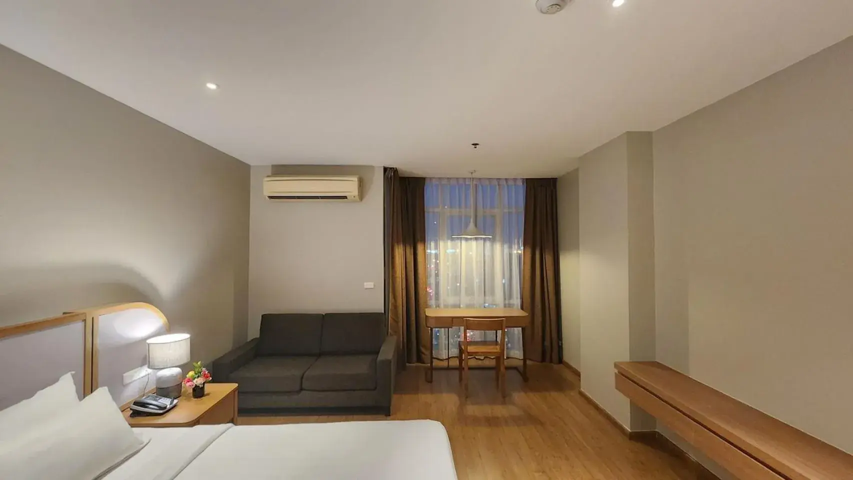 Bedroom, Bed in Brighton Hotel Bangkok Bedroom, Bed in Brighton Hotel Bangkok