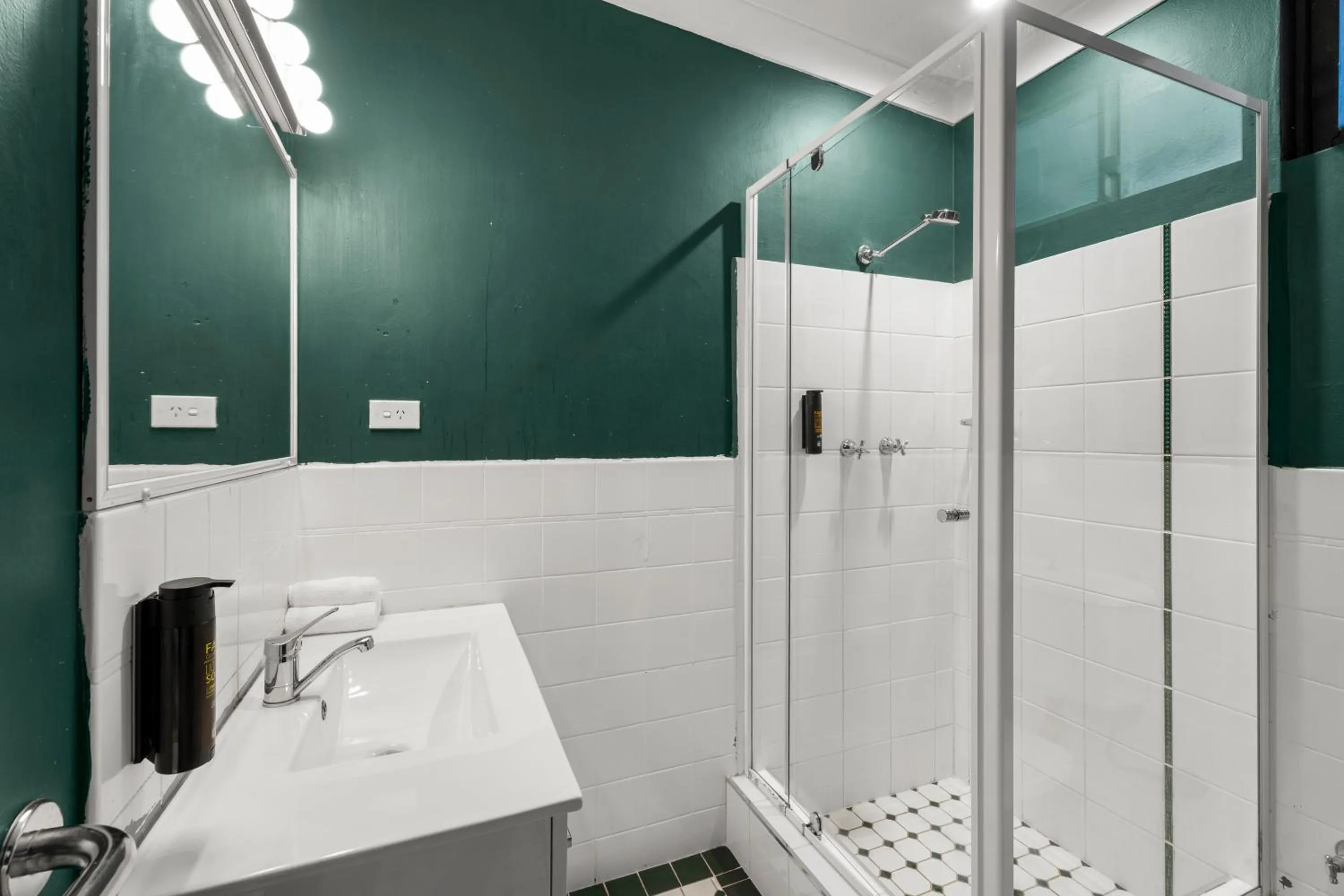 Shower in Motel Echo Point