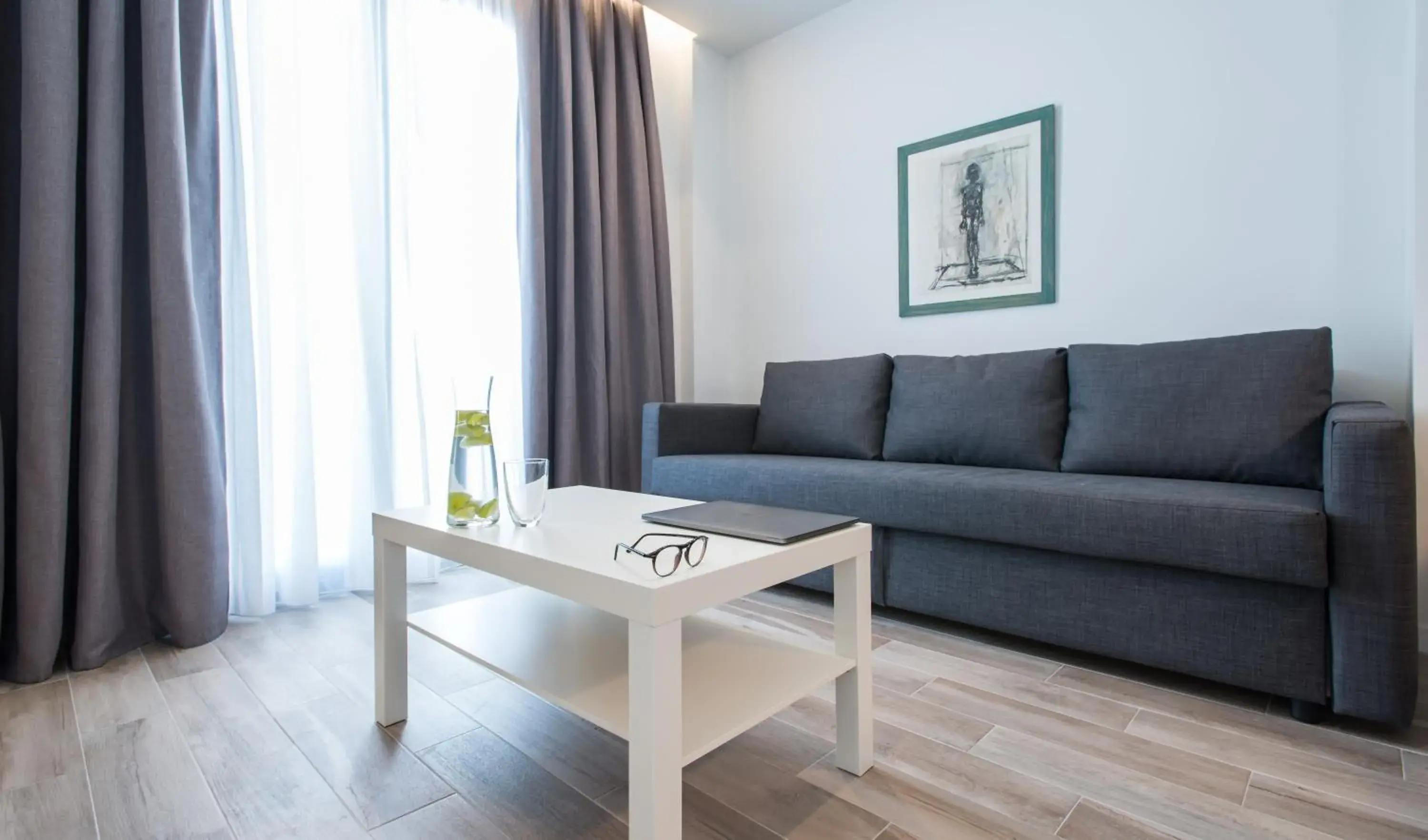 One-Bedroom Apartment in Spot Apart One-Bedroom Apartment in Spot Apart