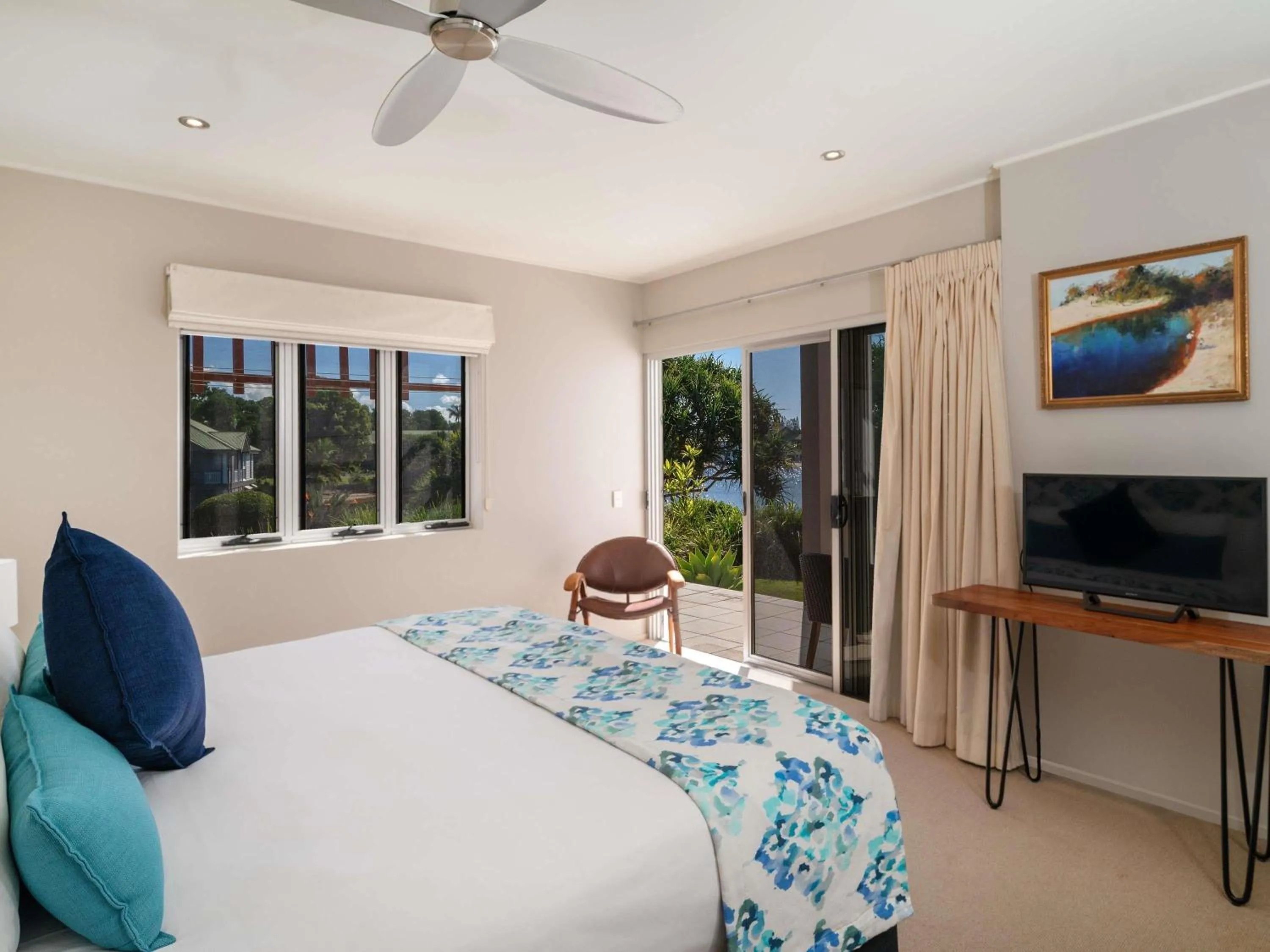 Bedroom, Bed in The Sebel Twin Waters