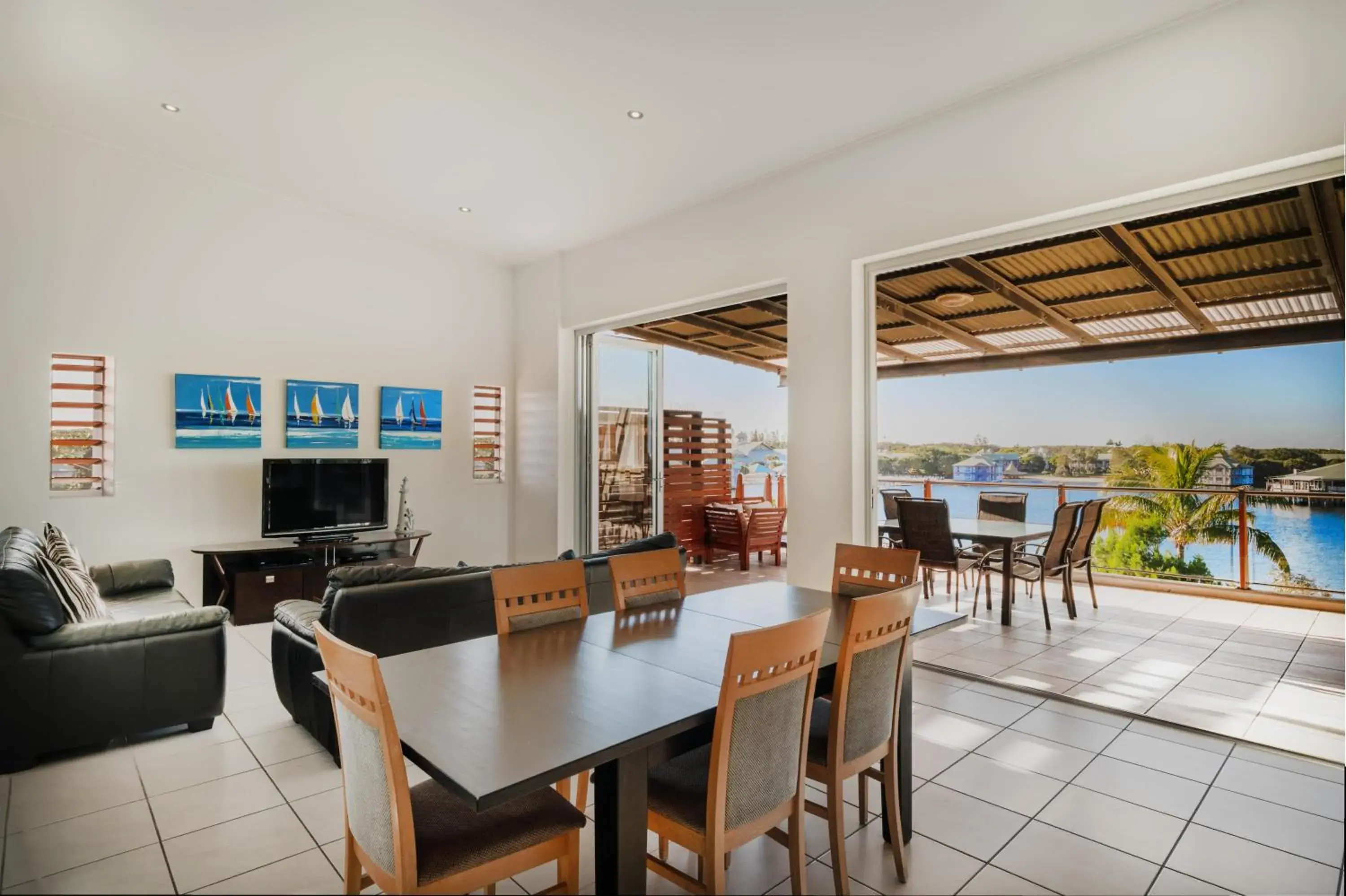 Three-Bedroom Apartment with Lagoon View in The Sebel Twin Waters Three-Bedroom Apartment with Lagoon View in The Sebel Twin Waters