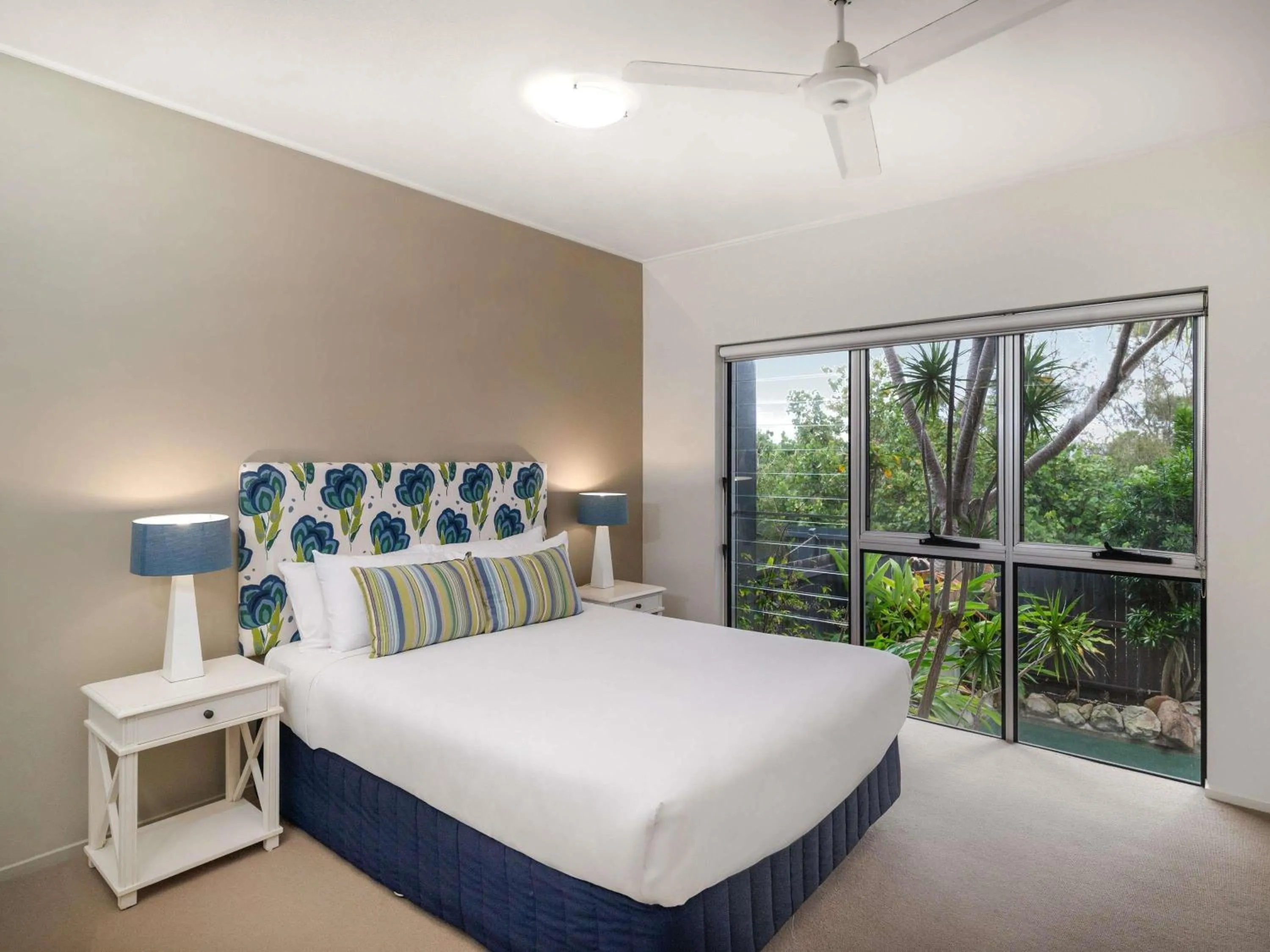 Bedroom, Bed in The Sebel Twin Waters