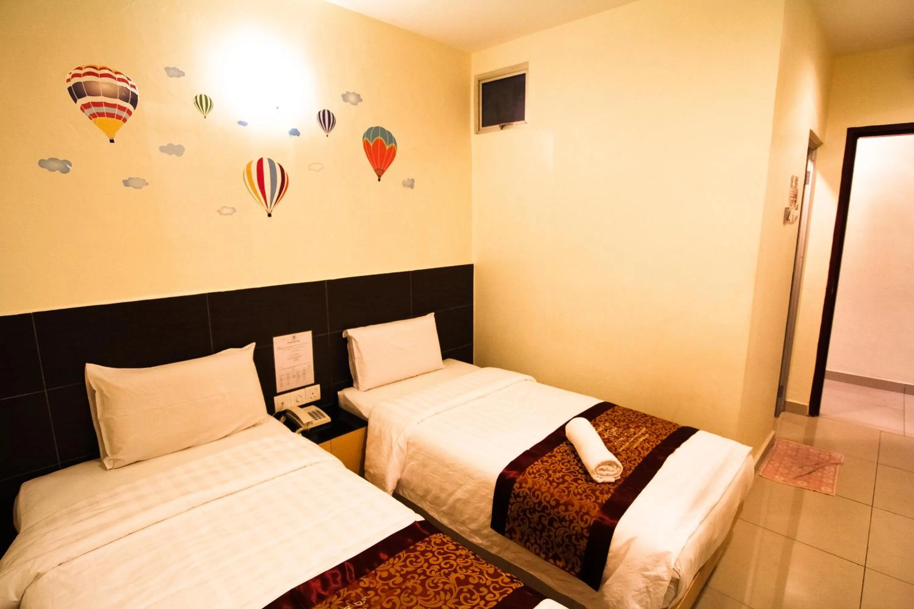 Bathroom, Bed in Hotel Seremban Jaya