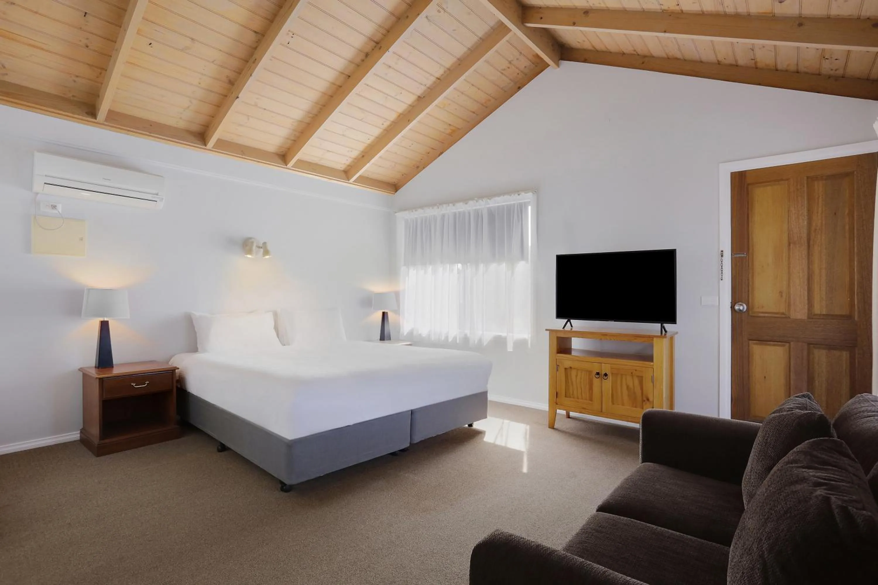 Photo of the whole room, Bed in The Great Ocean Road Studios