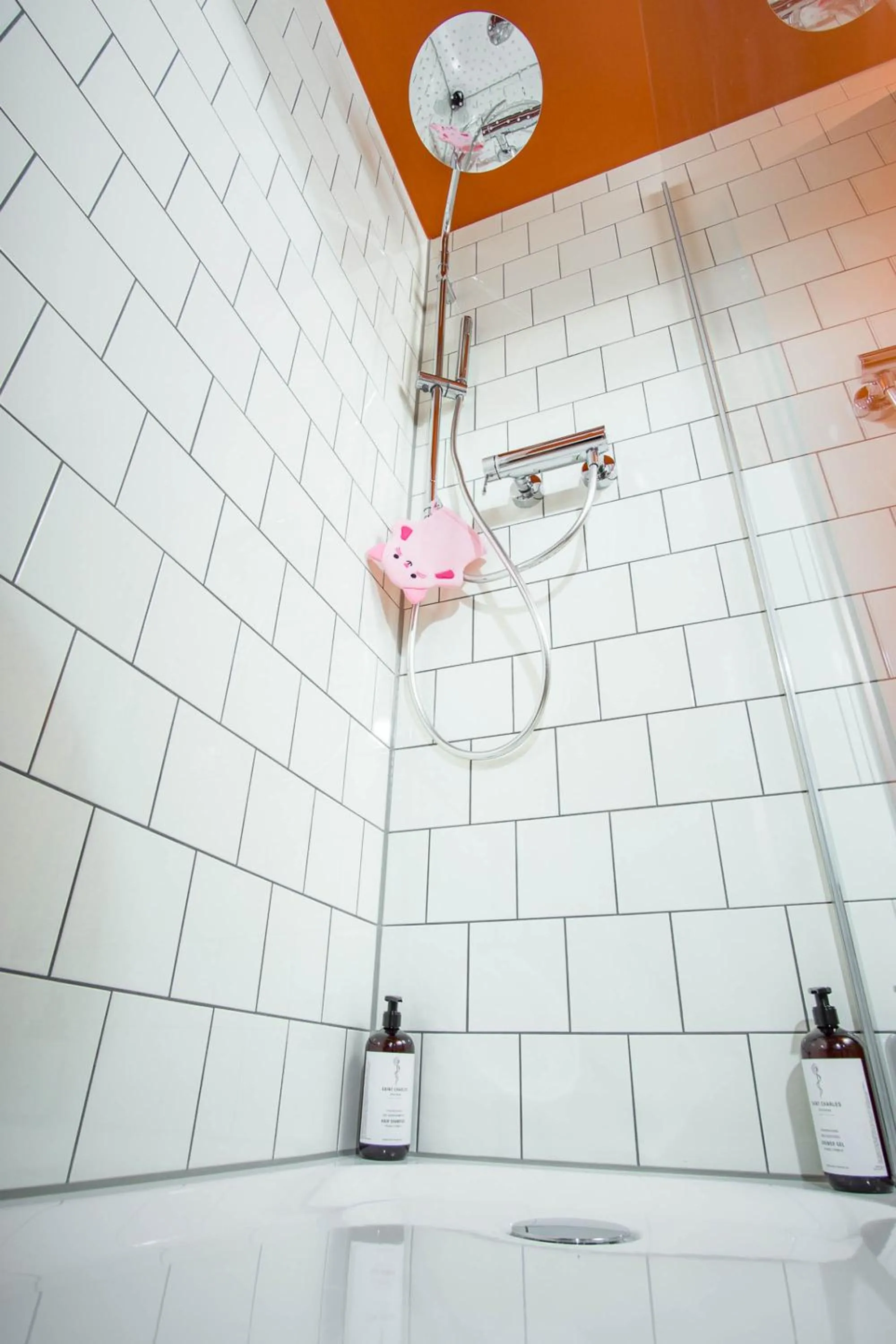 Shower in Hotel Bussi Baby