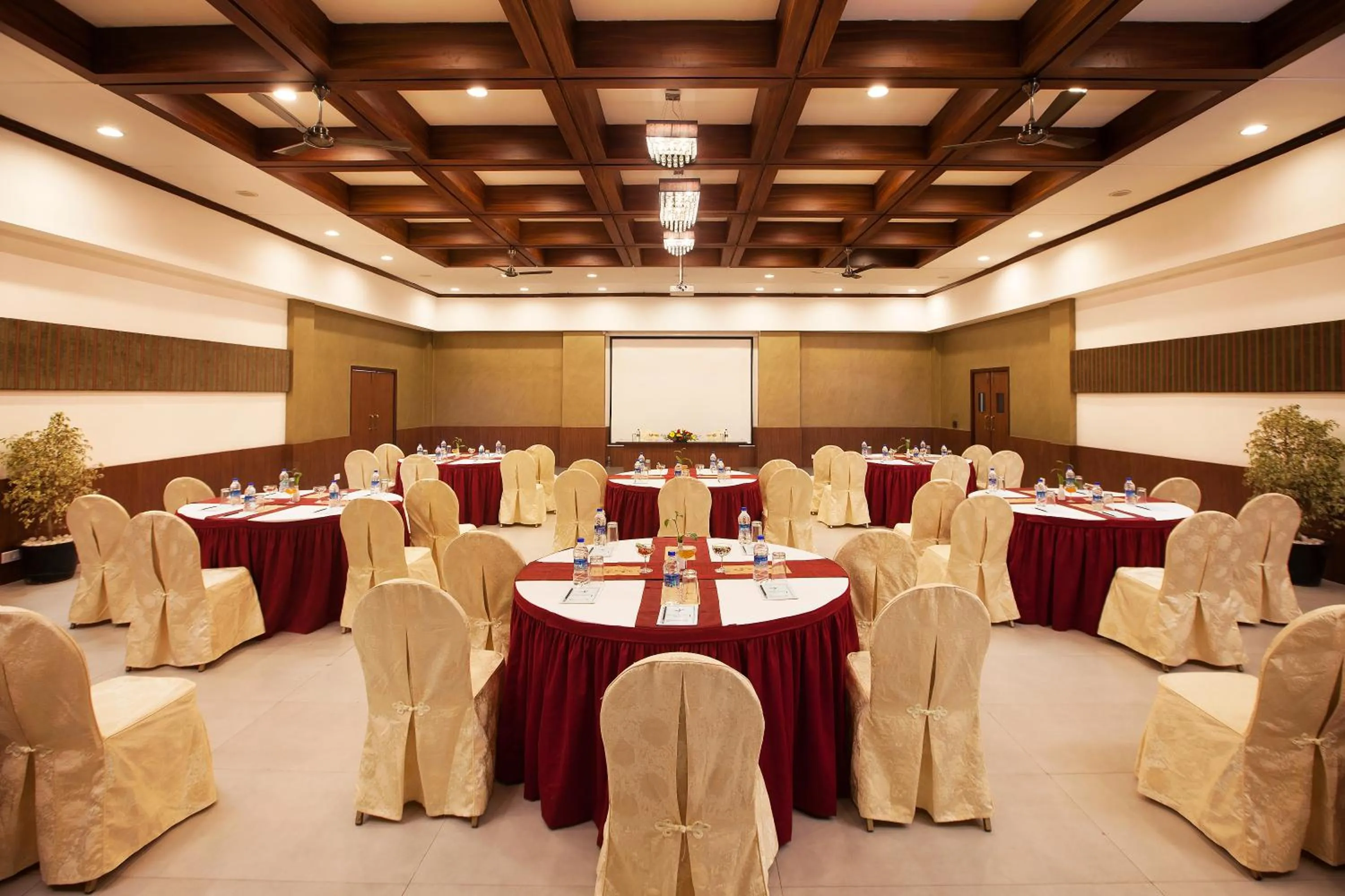 Banquet/Function facilities in Sterling Munnar