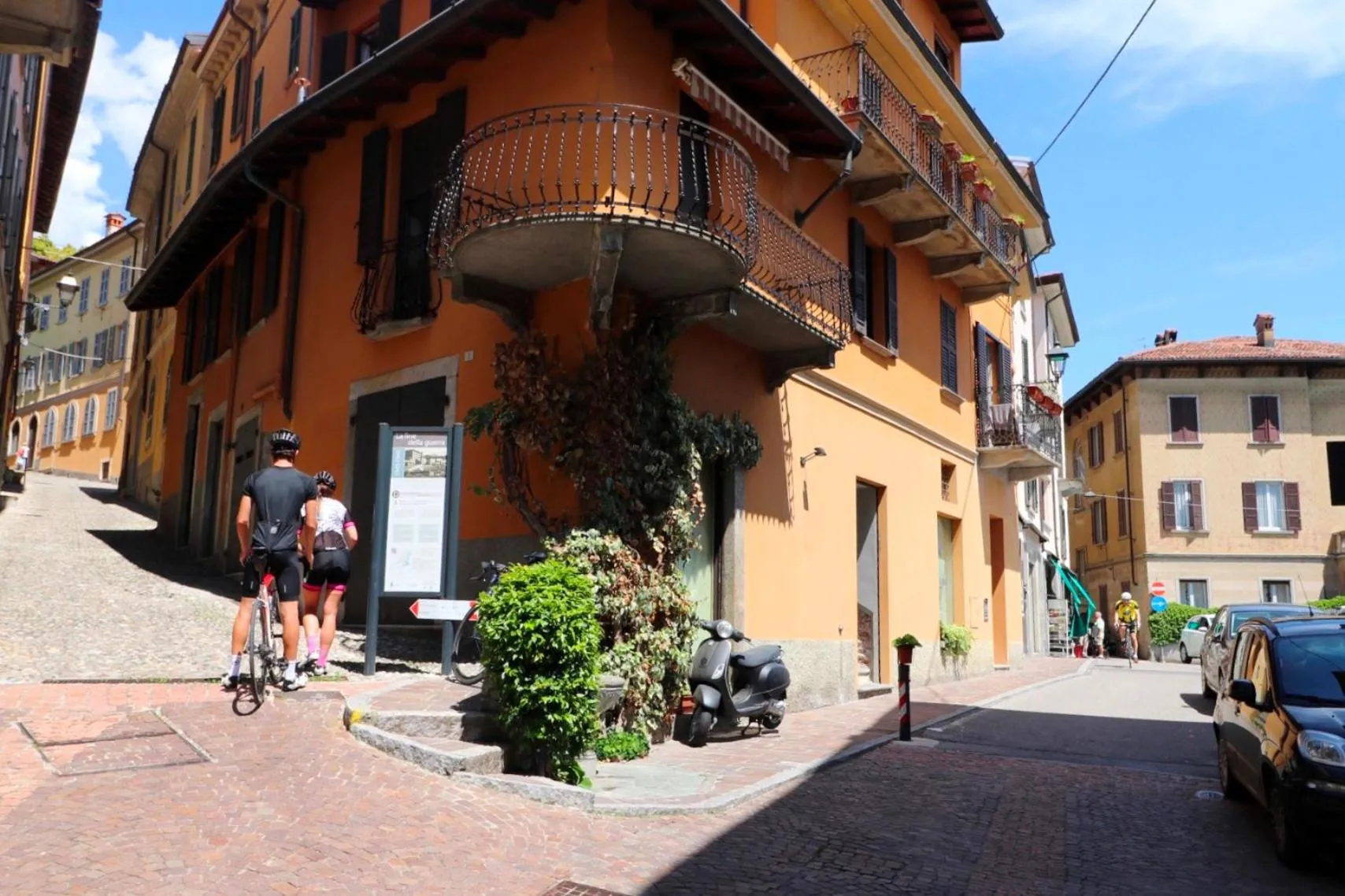 Neighbourhood in Castelli Delux
