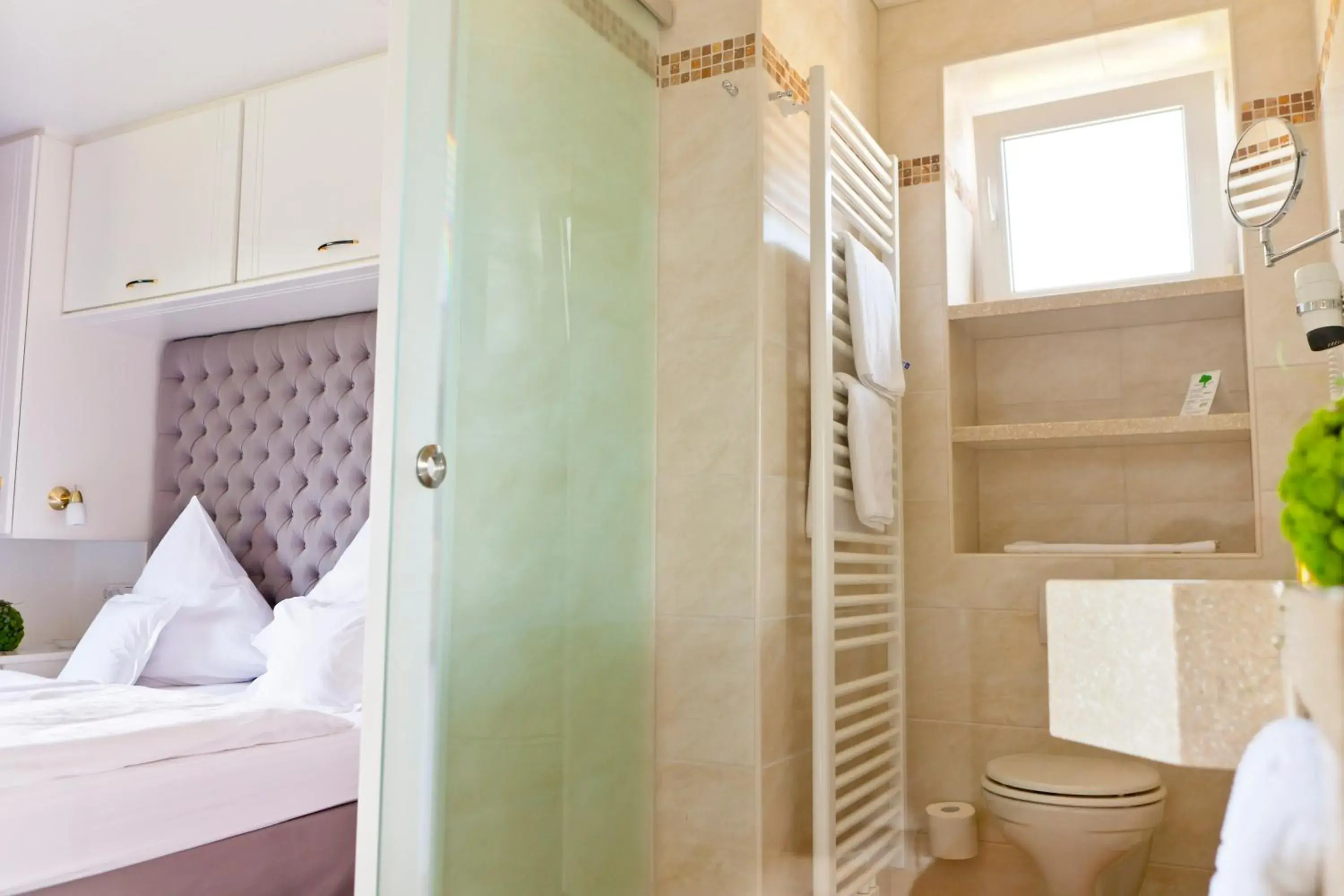 Doppelzimmer Premium mit frontalem Seeblick - single occupancy in Strauers Hotel am See Doppelzimmer Premium mit frontalem Seeblick - single occupancy in Strauers Hotel am See