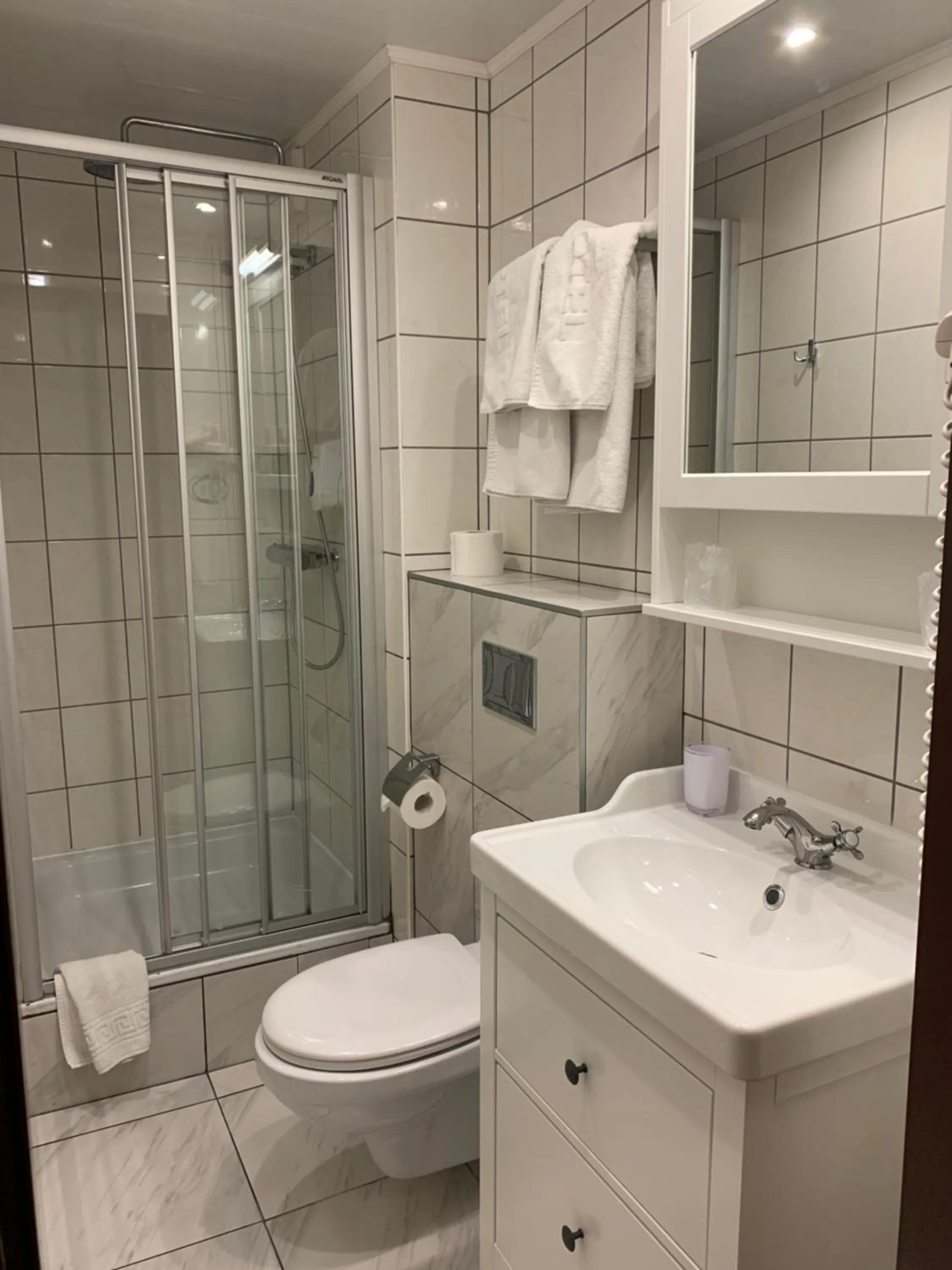 Shower in SPA Barlinek, Hotel Alma & SPA - UWAGA - styczen do marzec 2026 basen nieczynny!