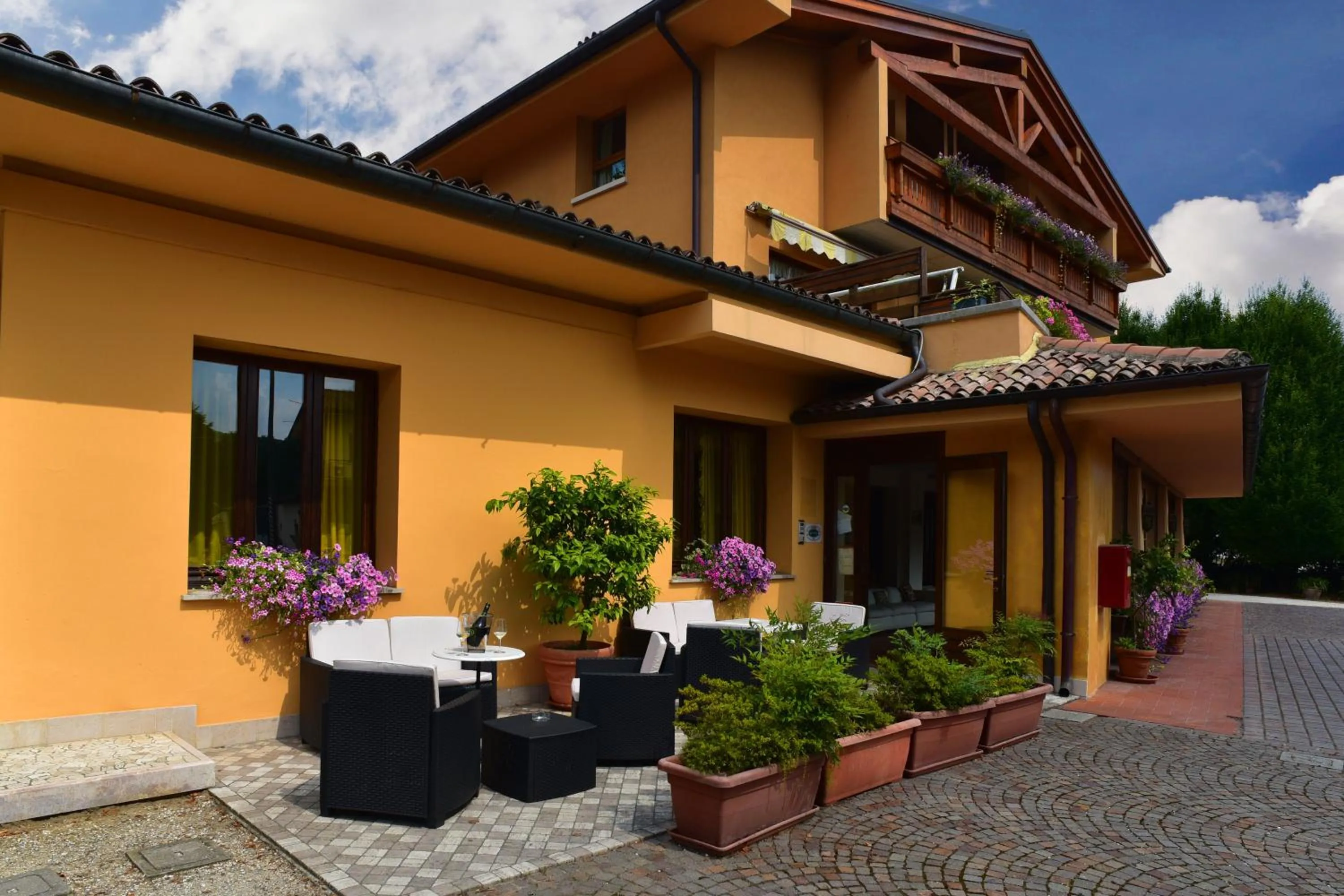 Property building in Albergo Da Gildo