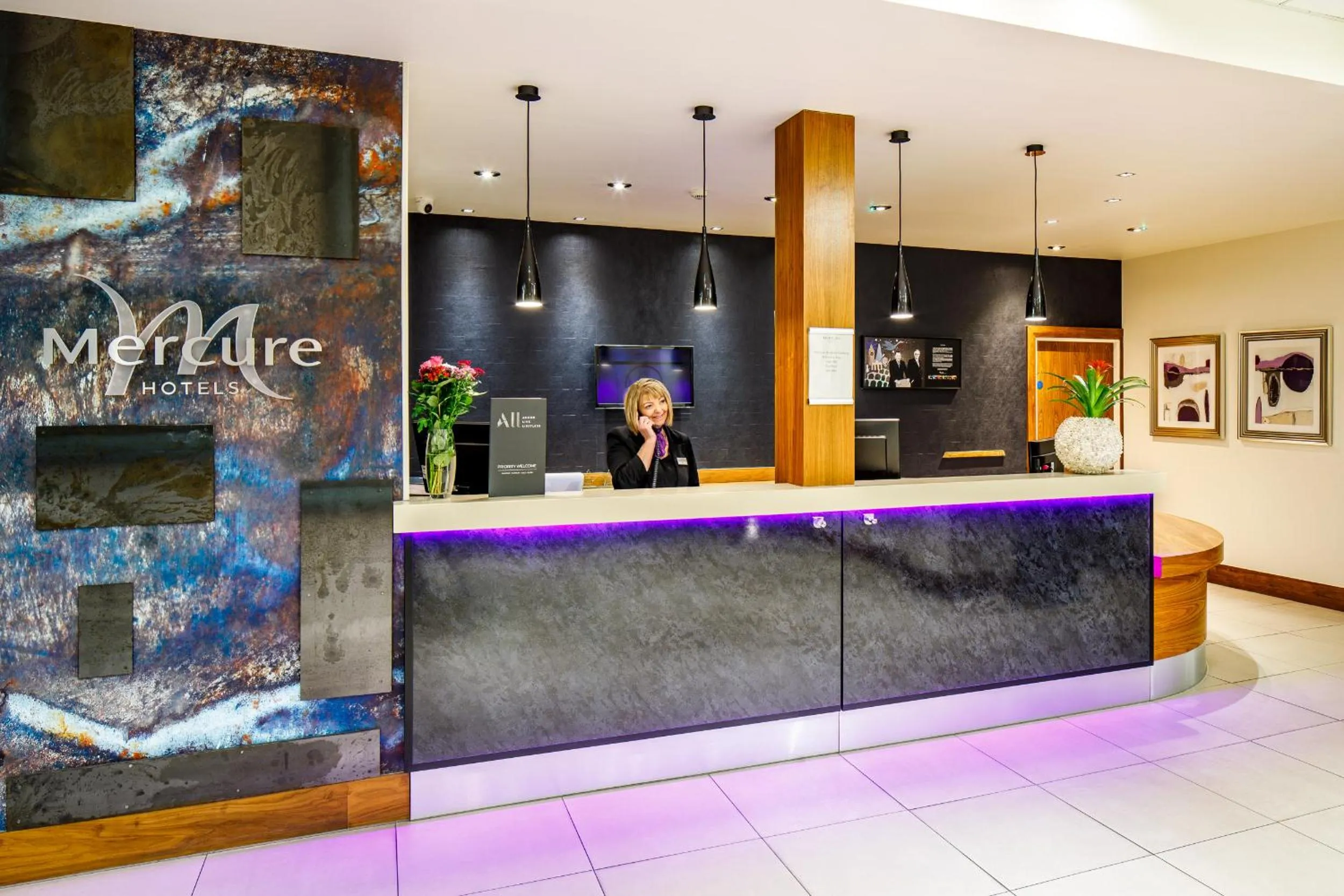 Lobby or reception in Mercure Sheffield Parkway