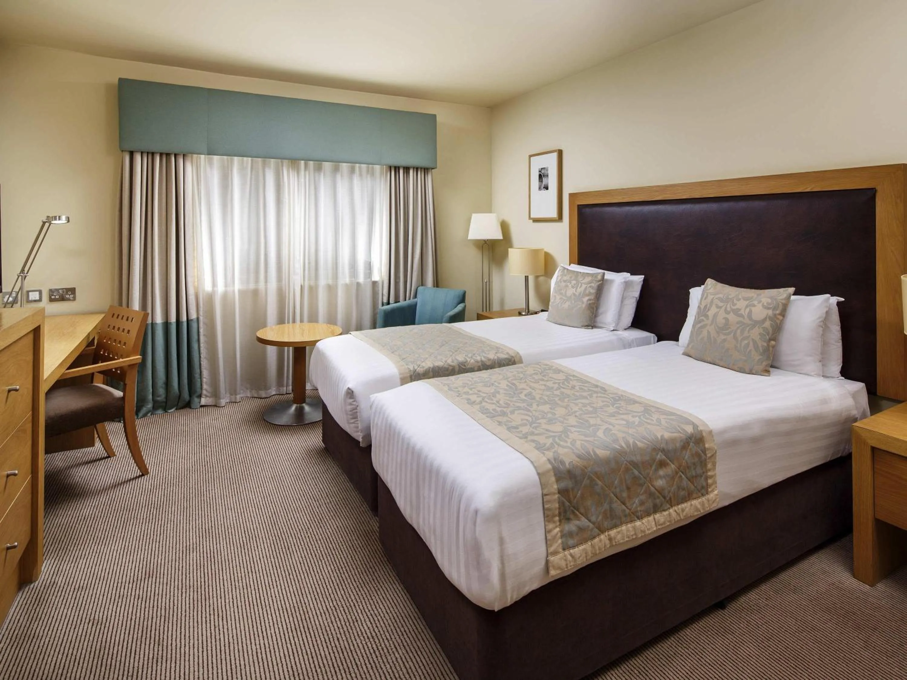 Bedroom, Bed in Mercure Sheffield Parkway