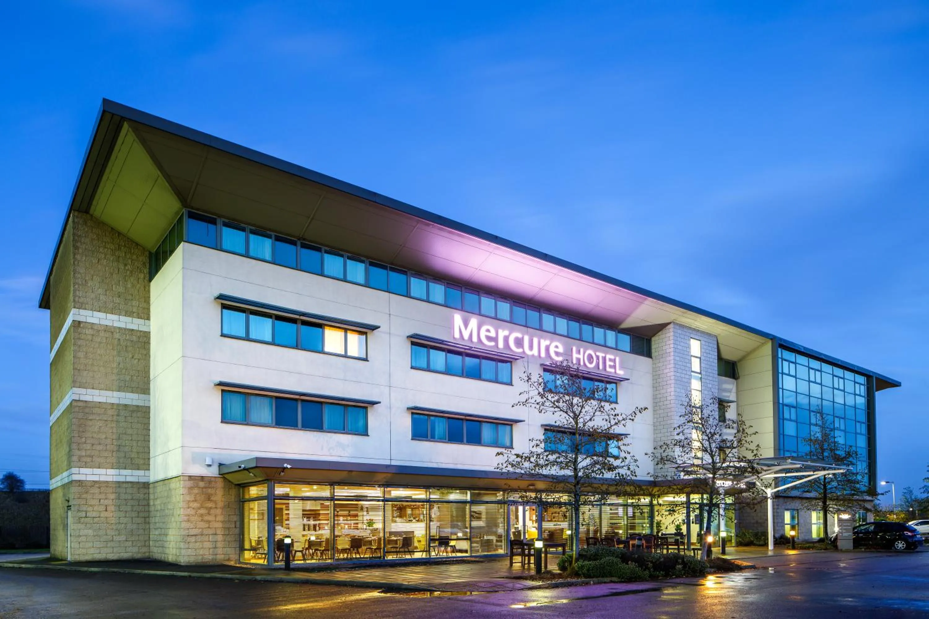 Property building in Mercure Sheffield Parkway
