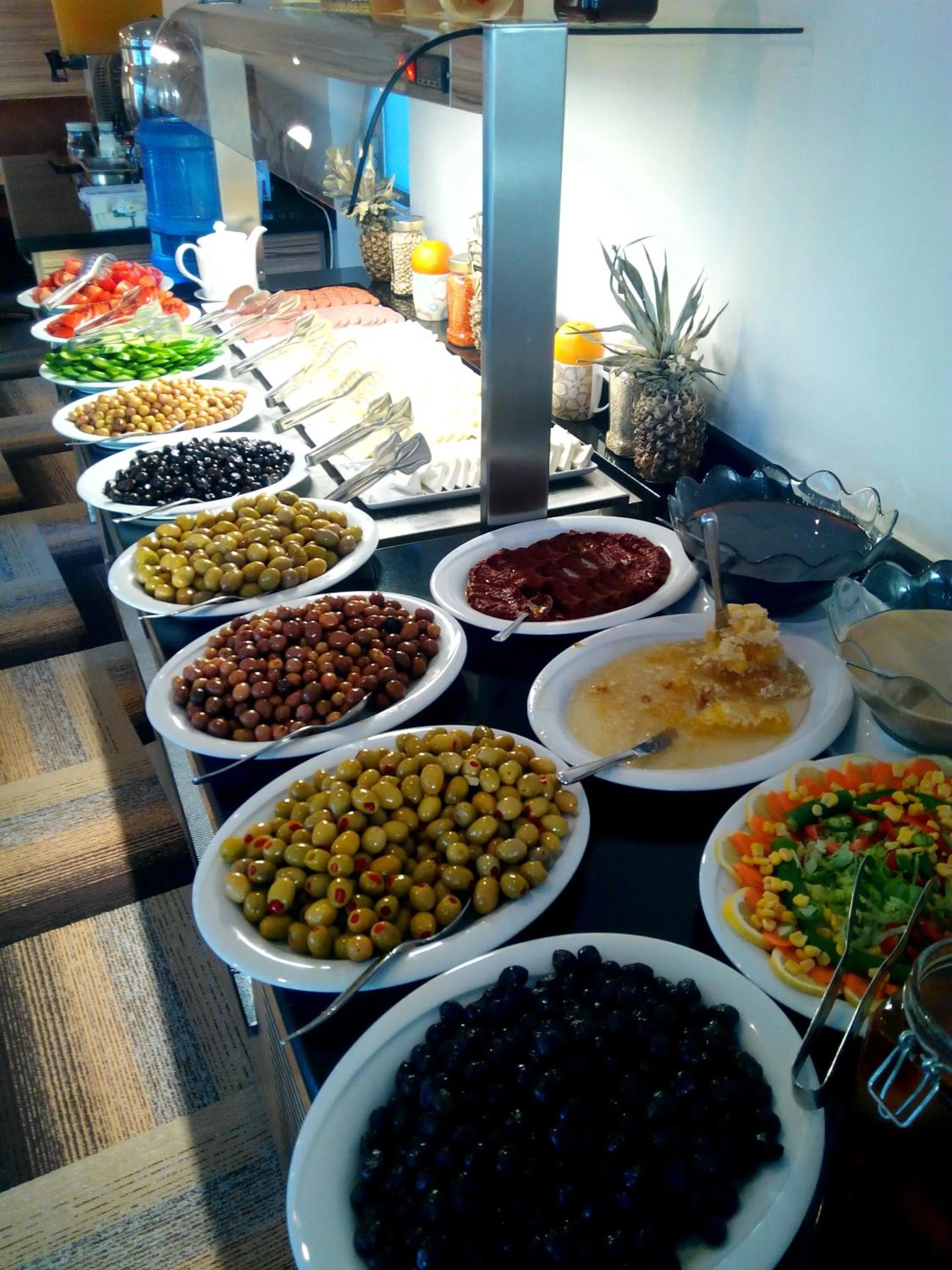 Restaurant/places to eat in Kardes Hotel