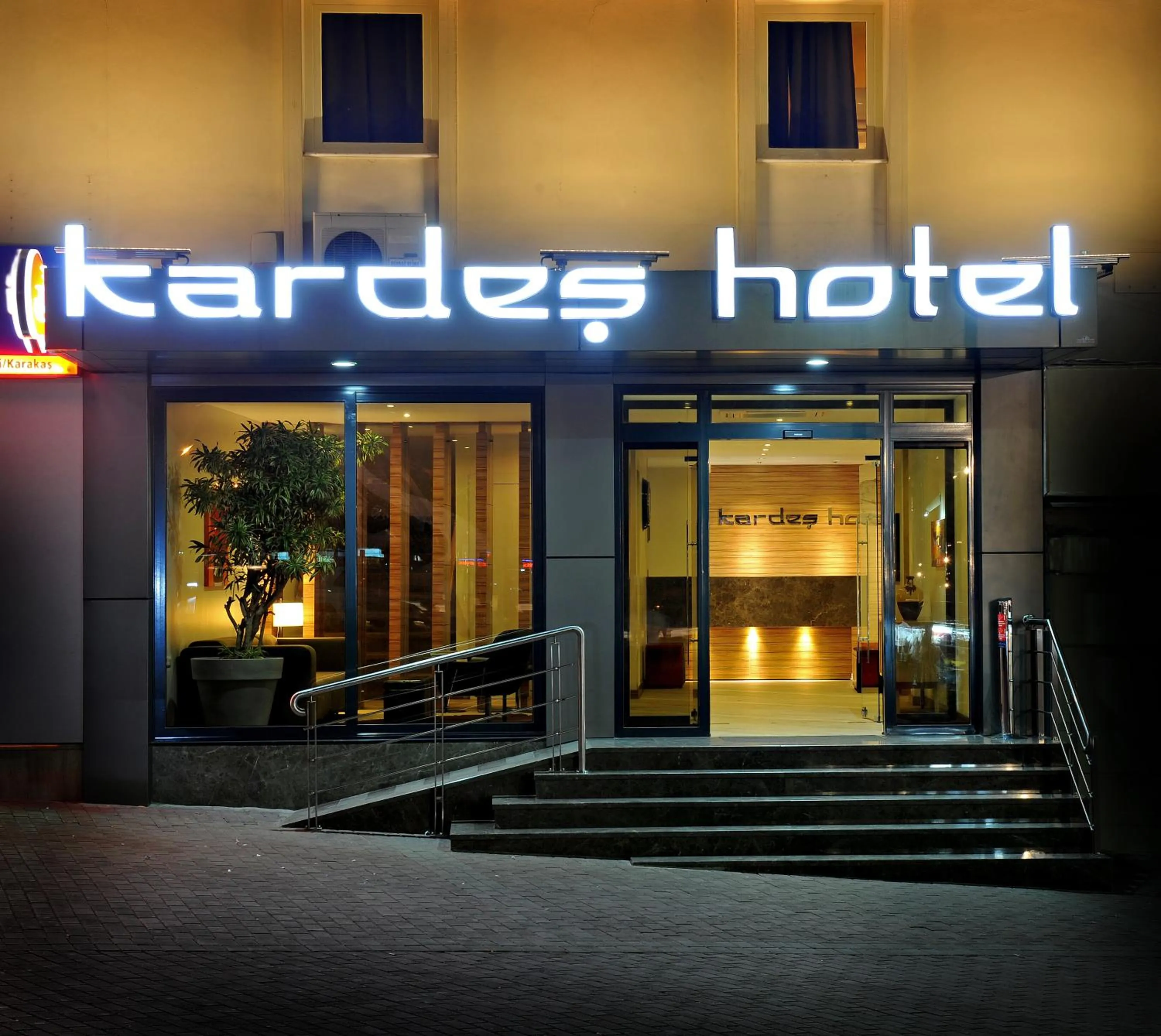 Facade/entrance in Kardes Hotel