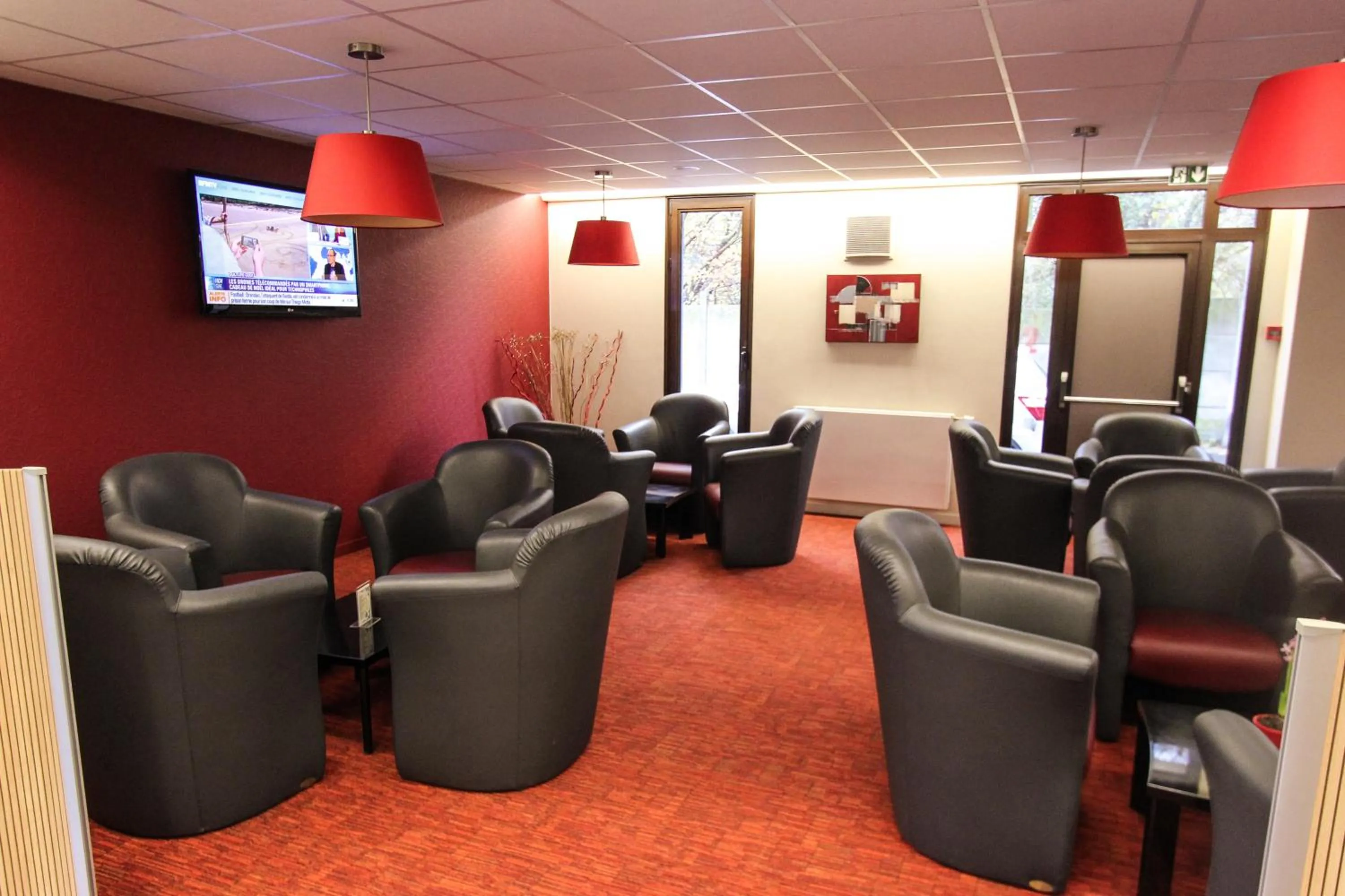 Communal lounge/ TV room in Hotel Bollaert