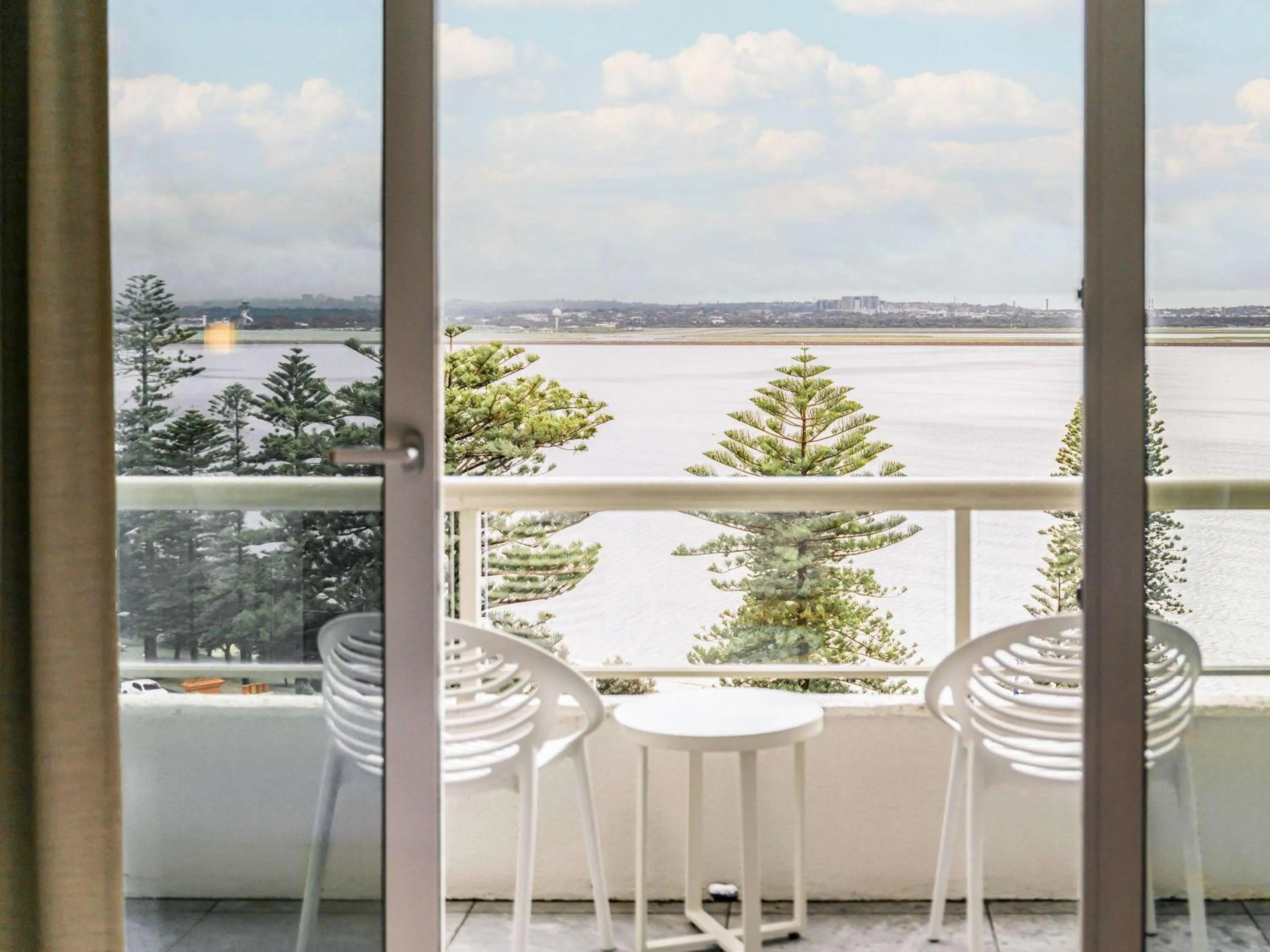 Superior Twin Room with Bayview in Novotel Sydney Brighton Beach