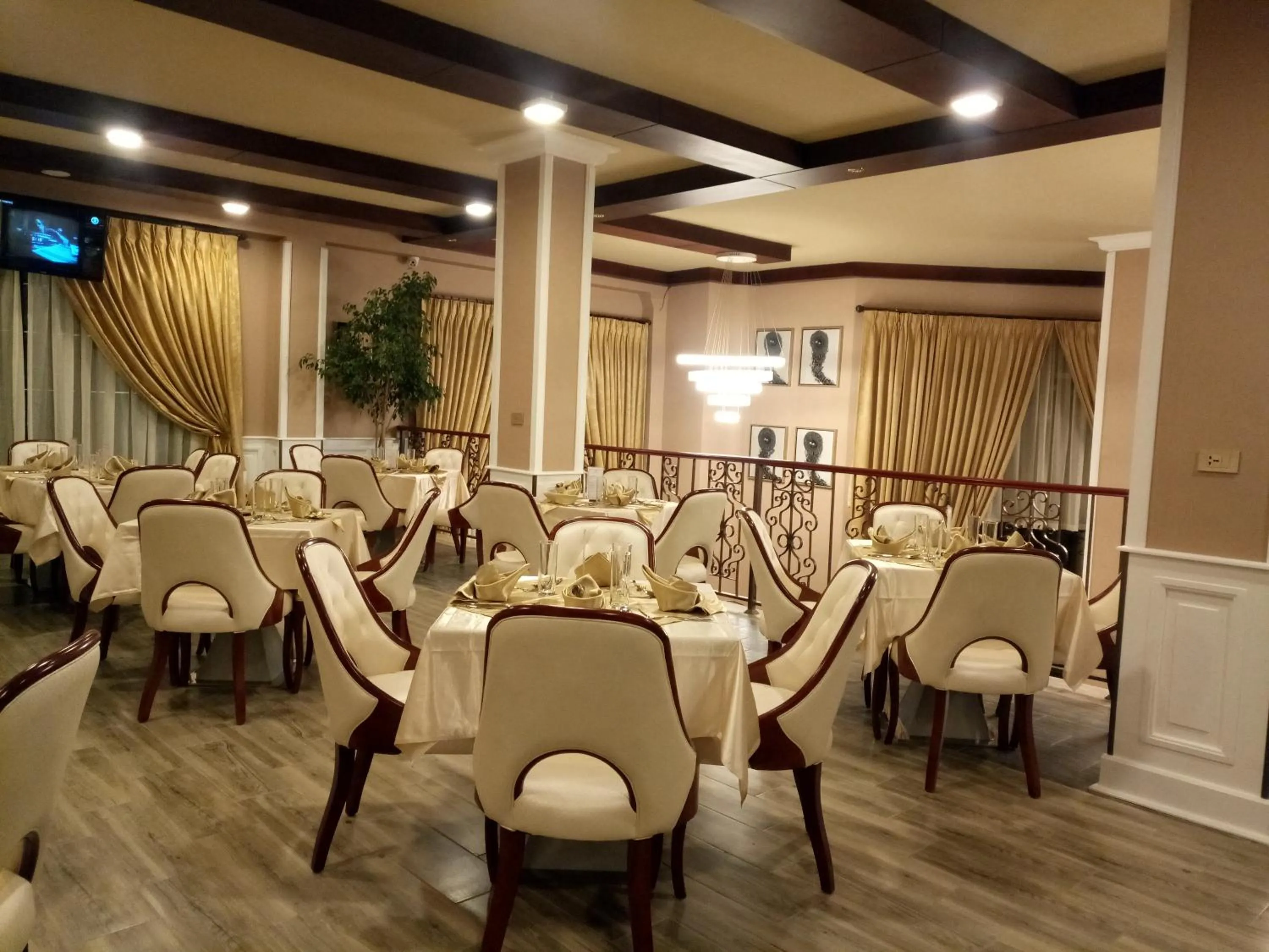 Restaurant/places to eat in Sherar Addis Hotel