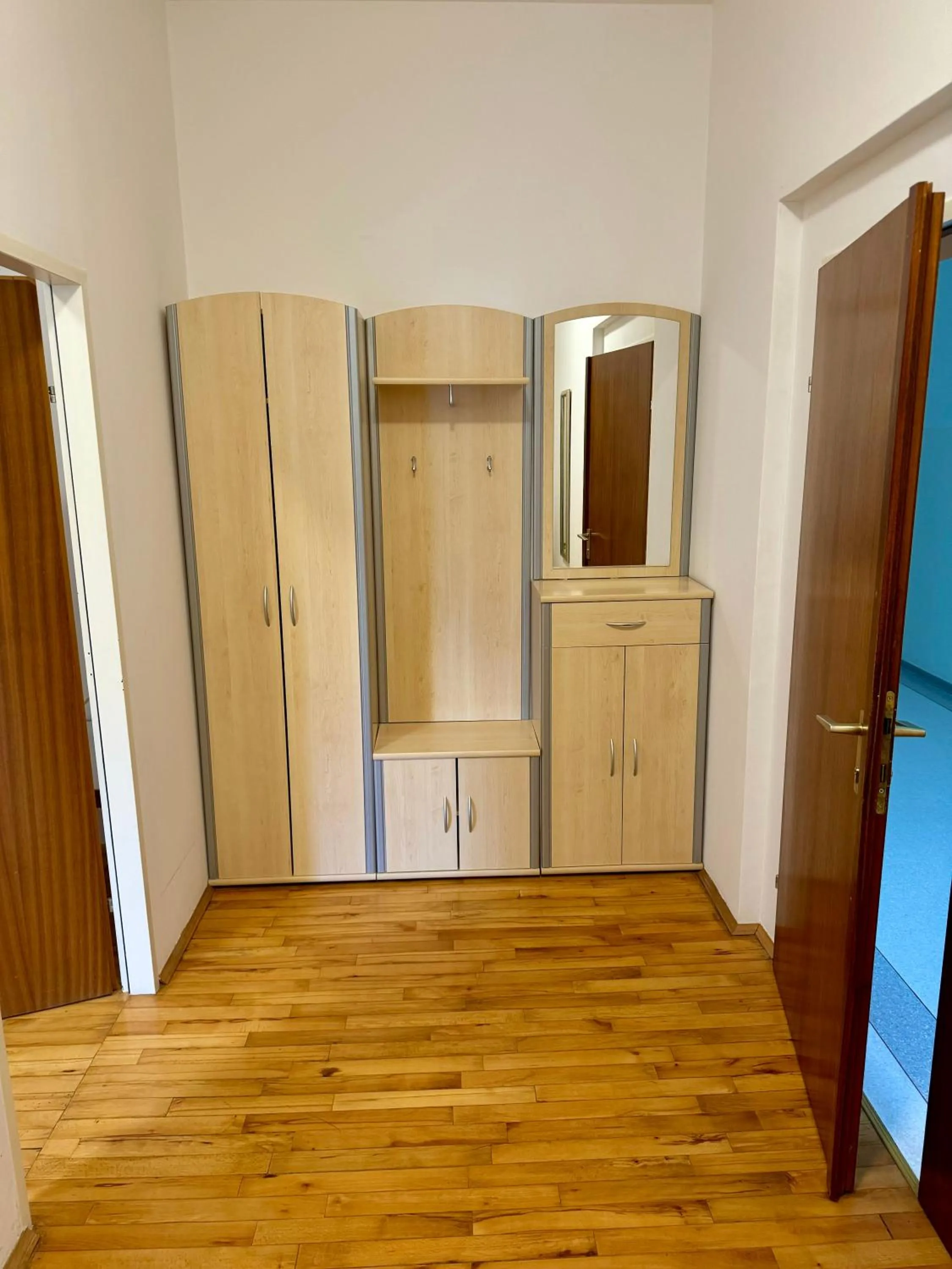 wardrobe in Stadthotel Schwerterbräu