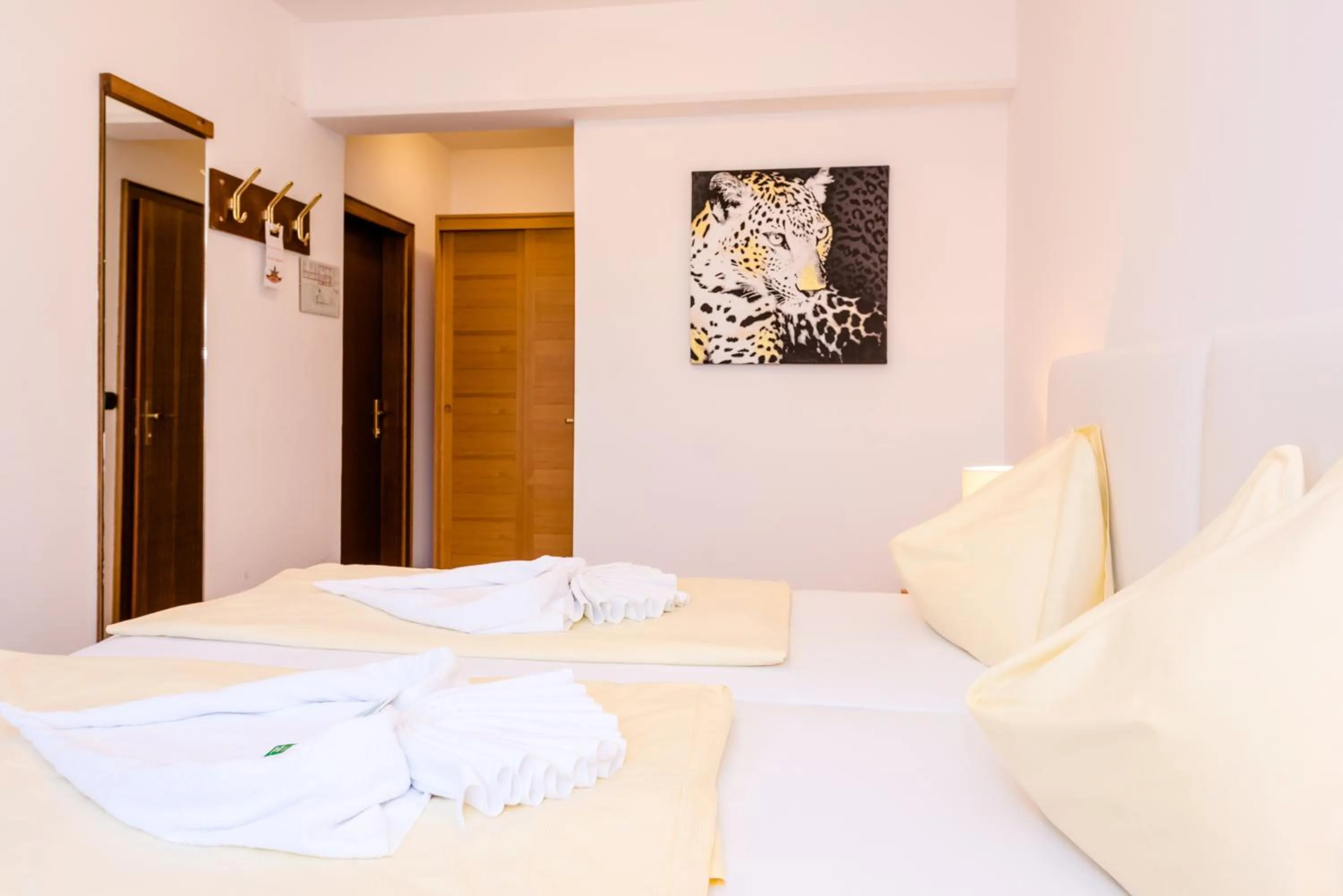 Bedroom, Bed in Stadthotel Schwerterbräu