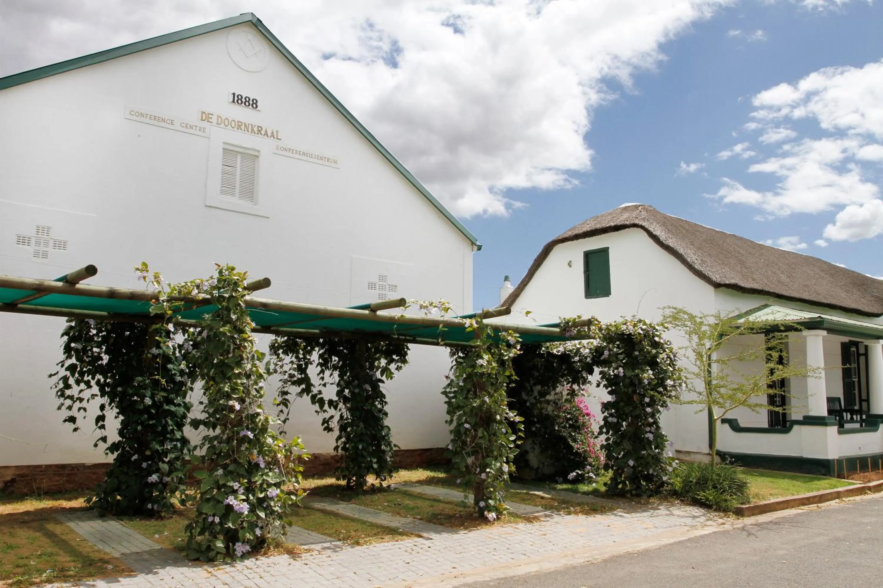 Property building in De Doornkraal Vinotel