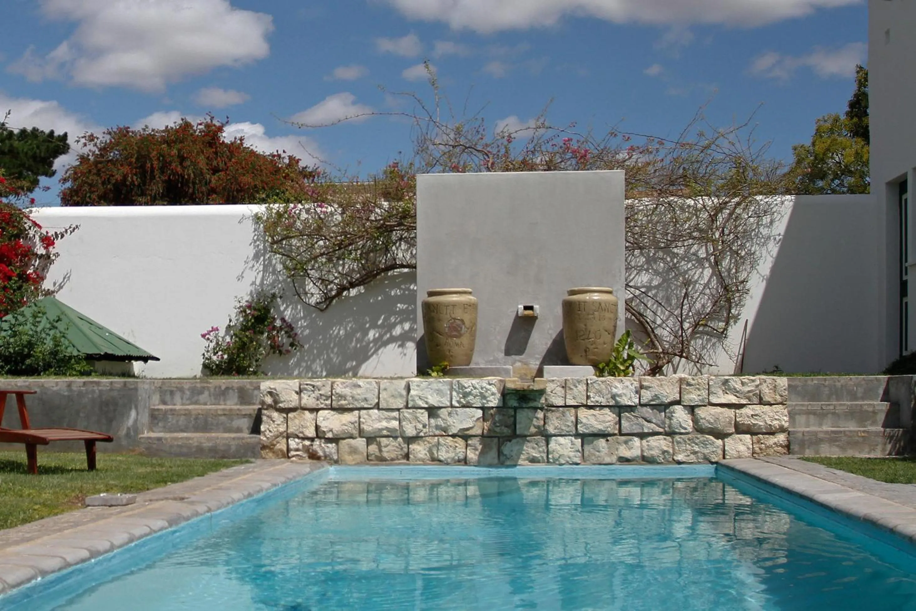 Swimming pool in De Doornkraal Vinotel