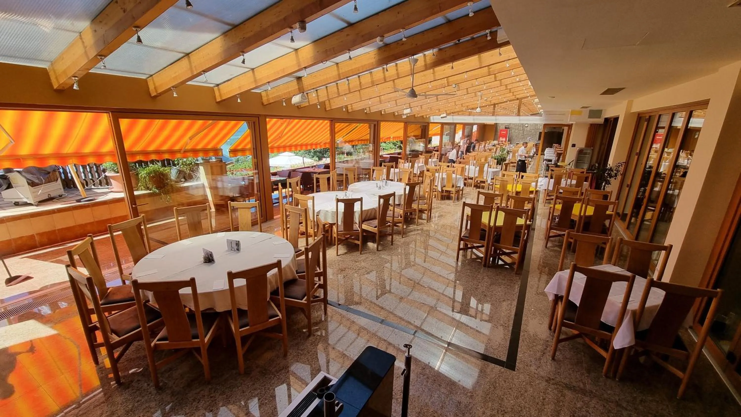 Restaurant/places to eat in Silvanus Hotel