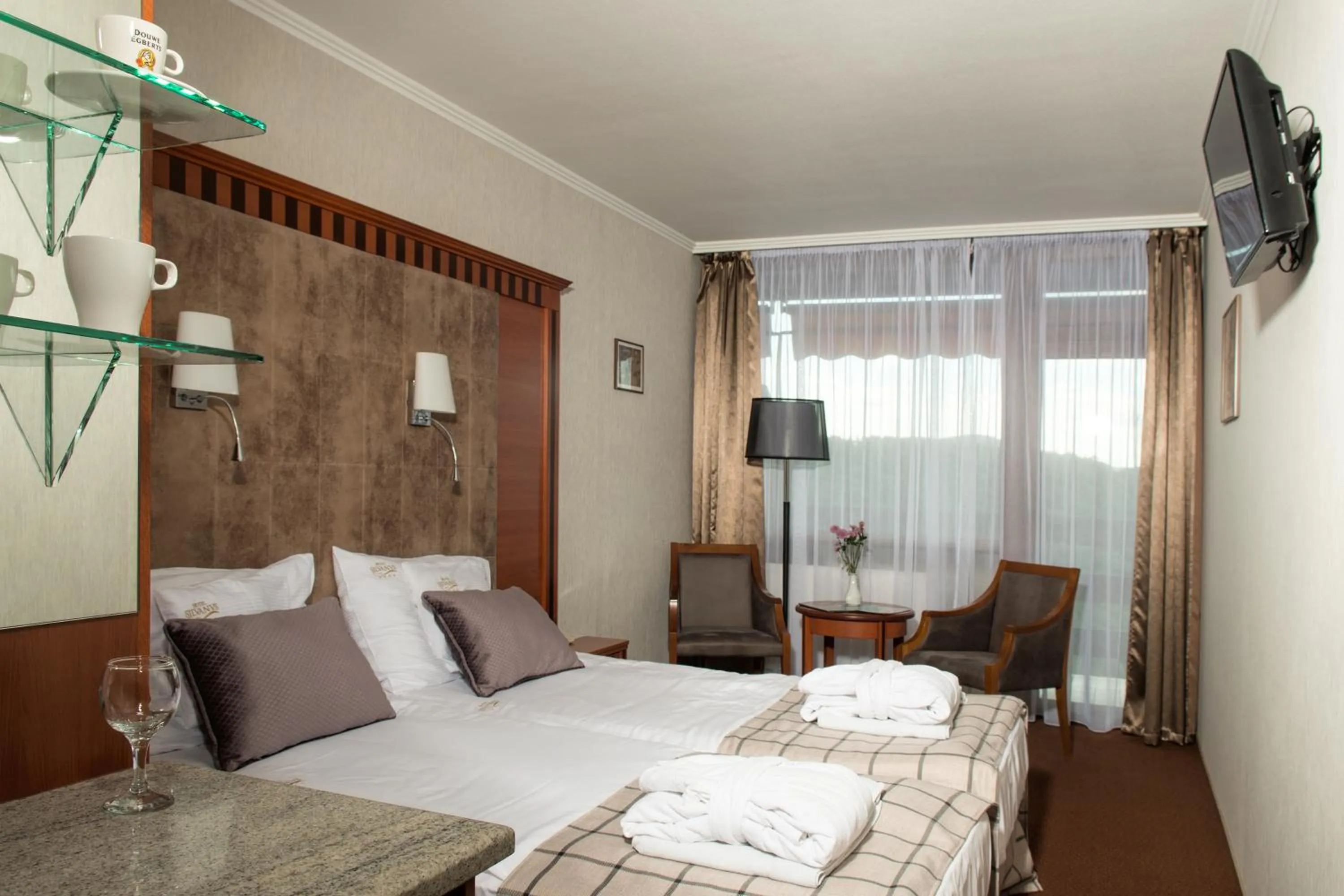 Photo of the whole room, Bed in Silvanus Hotel