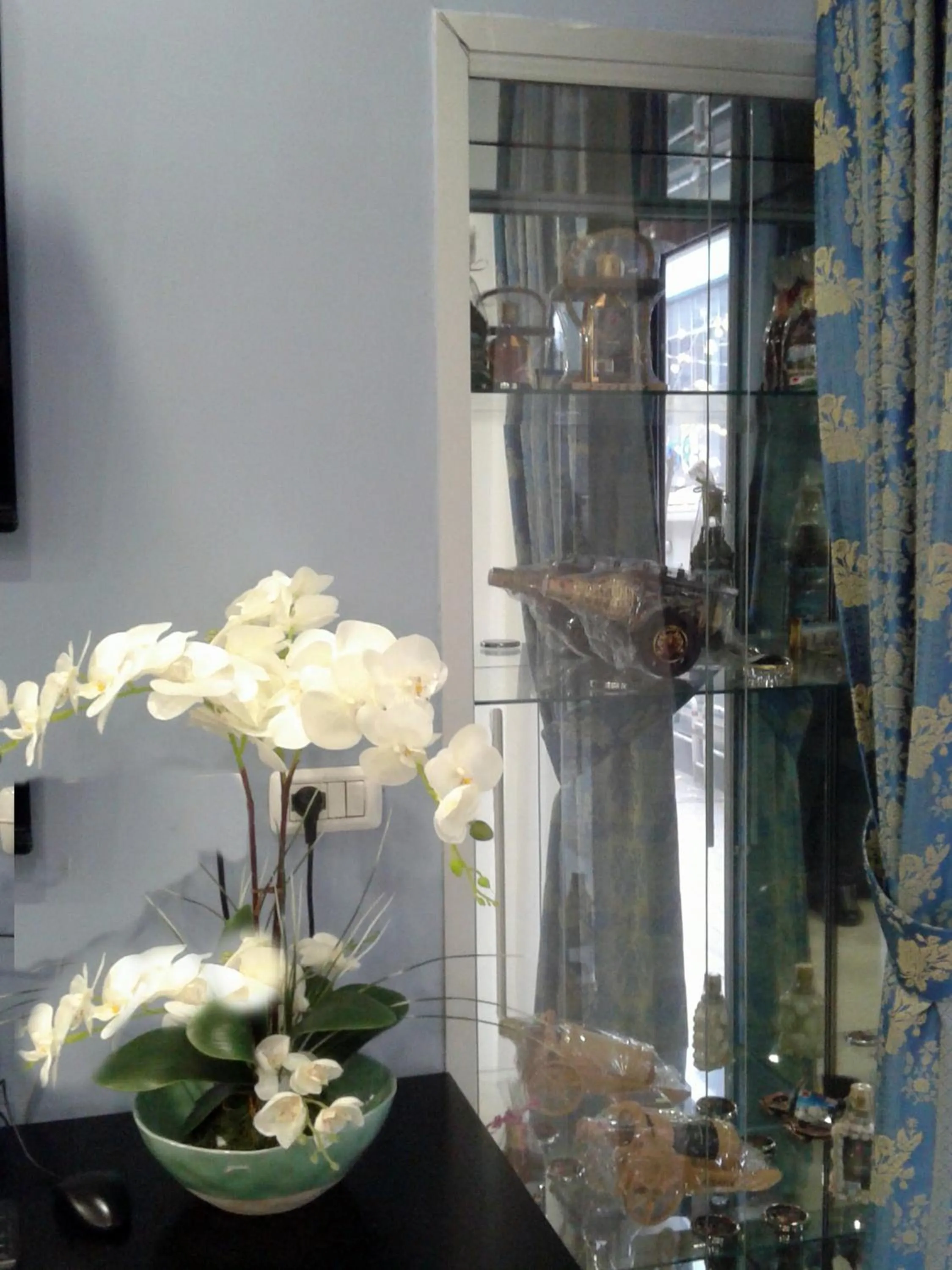 On-site shops in Capital Tirana Hotel Bruçi