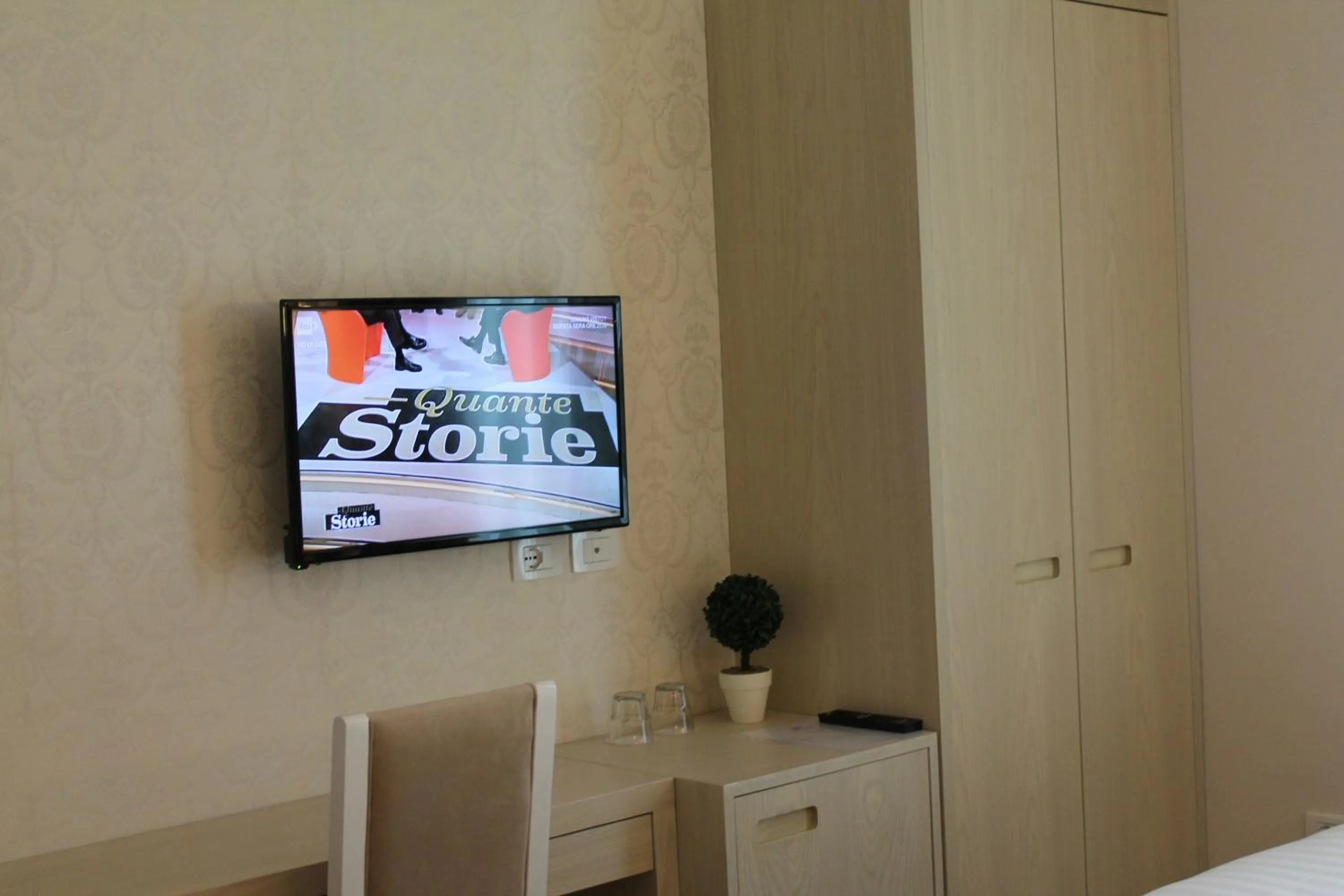 Seating area, Bed in Capital Tirana Hotel Bruçi