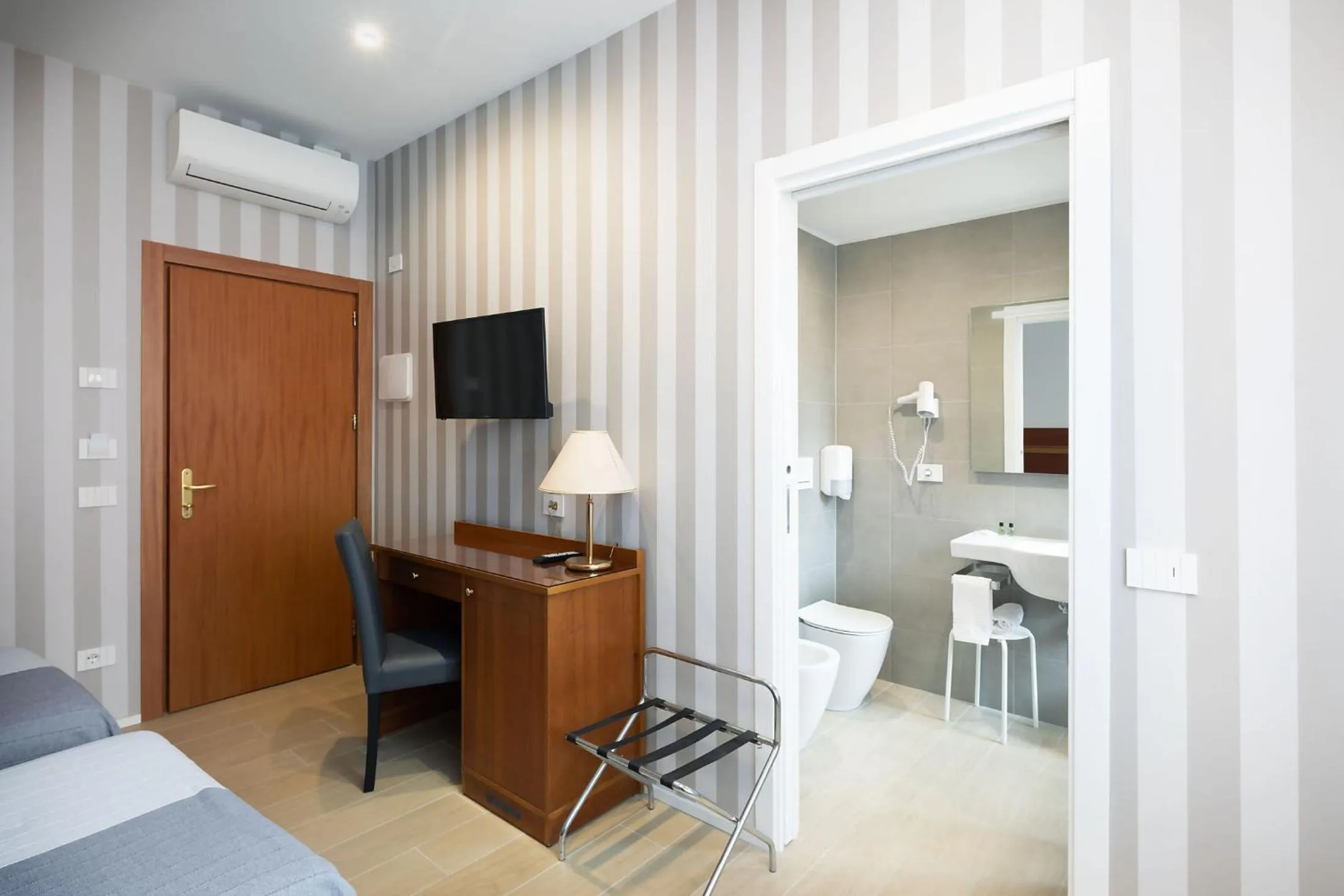 Bed in Hotel Excelsior Pavia