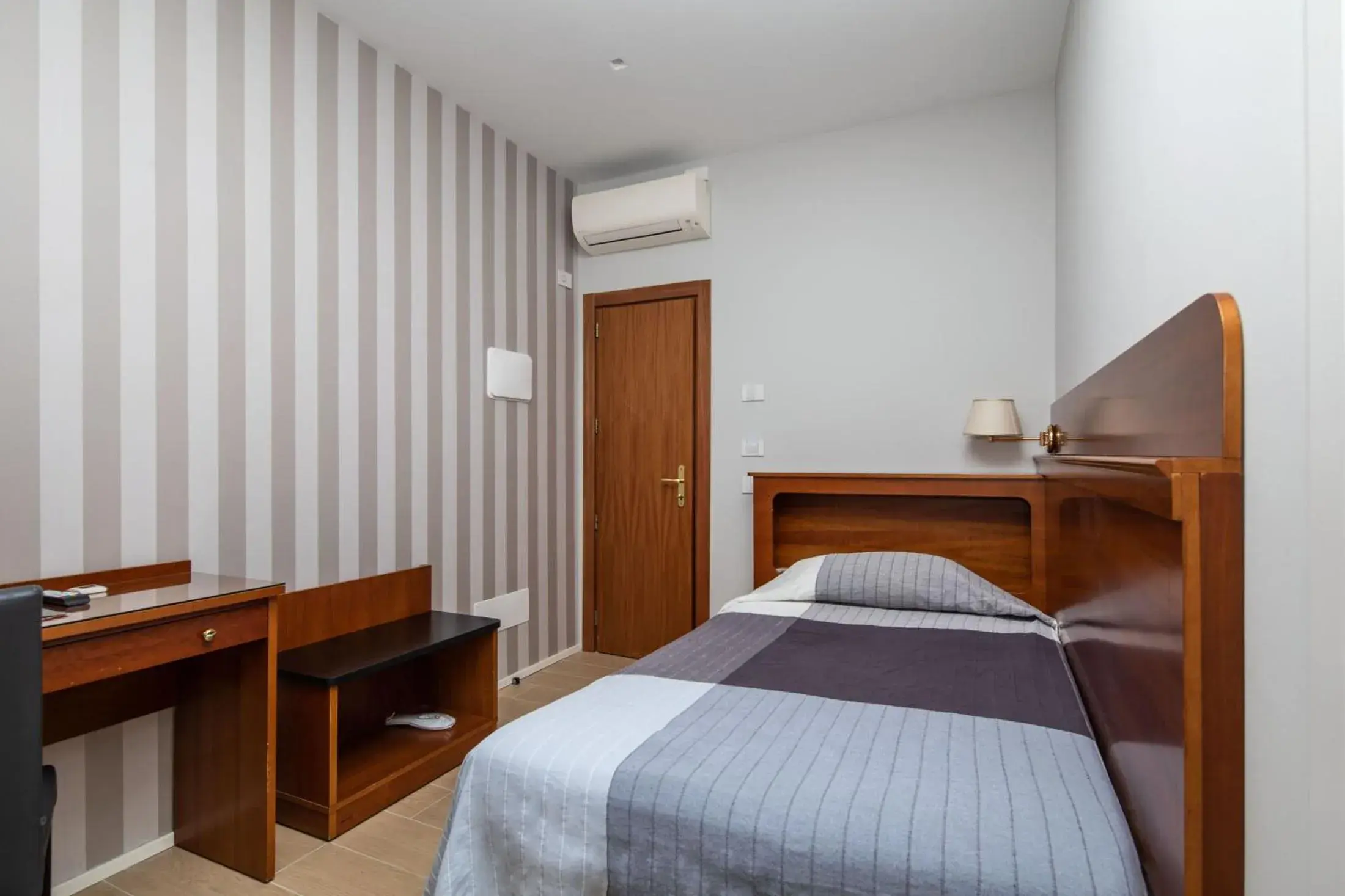 Bed in Hotel Excelsior Pavia Bed in Hotel Excelsior Pavia