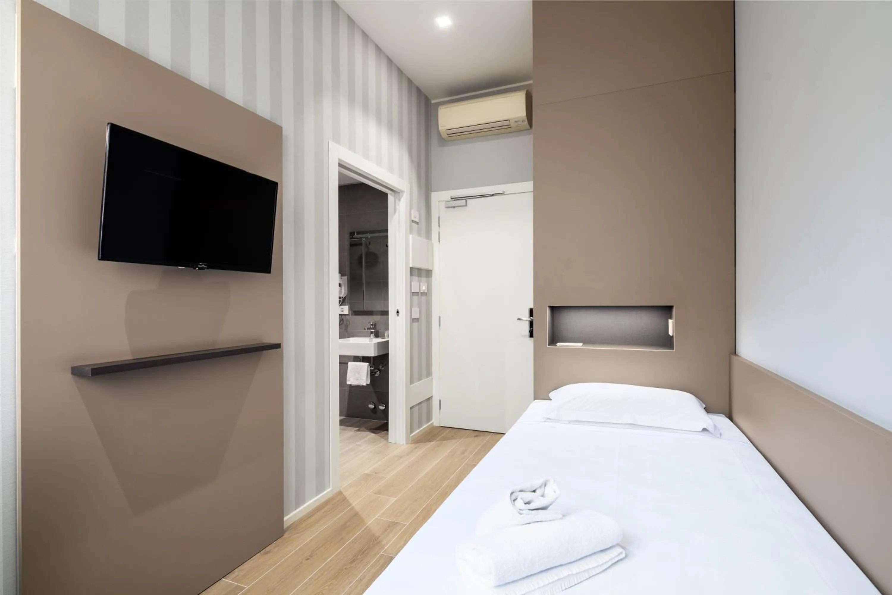 Bedroom, Bed in Hotel Excelsior Pavia